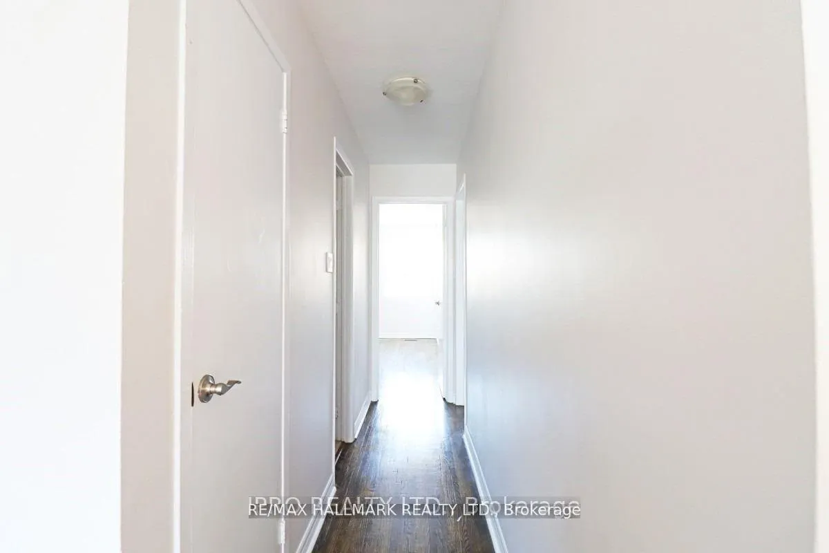 Photo 5 of 1237E Woodbine Avenue, Toronto, Woodbine-Lumsden — HOMEH