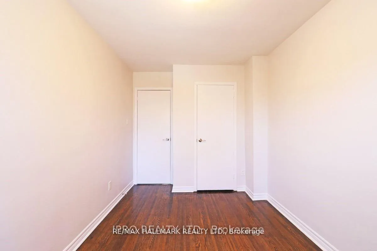 Photo 6 of 1237E Woodbine Avenue, Toronto, Woodbine-Lumsden — HOMEH