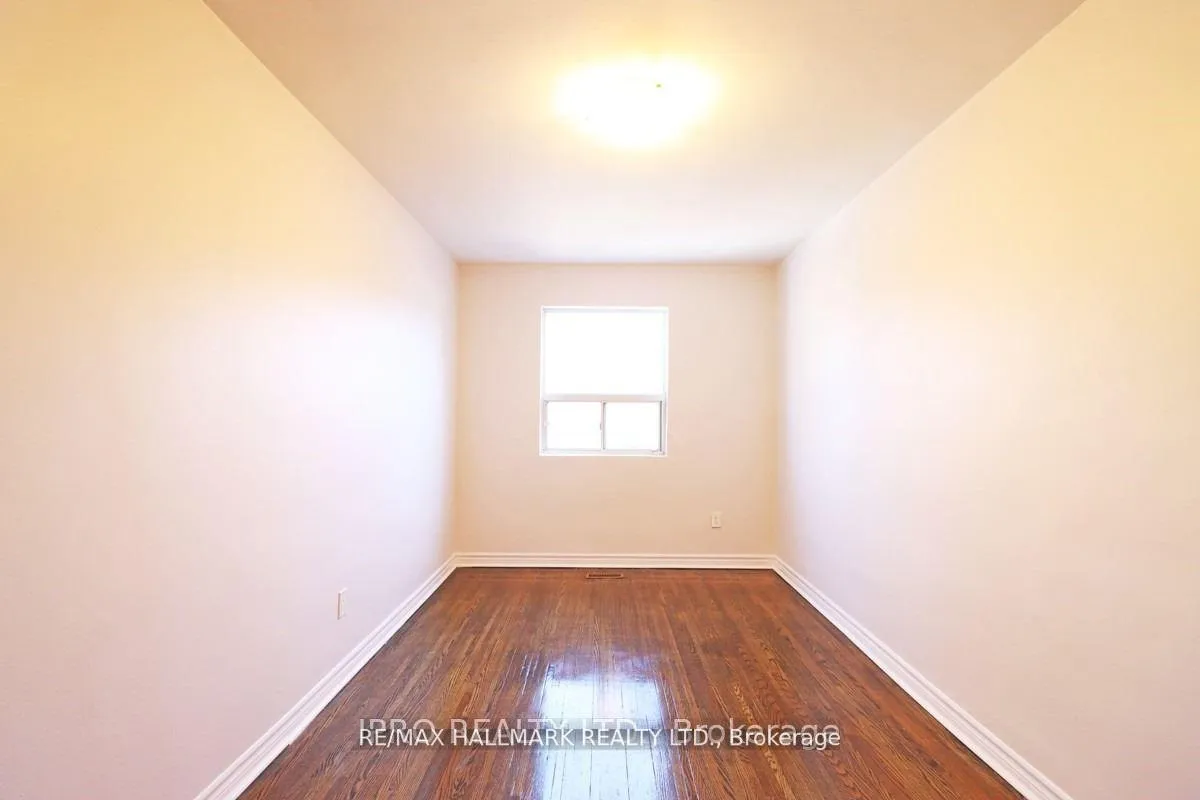 Photo 8 of 1237E Woodbine Avenue, Toronto, Woodbine-Lumsden — HOMEH