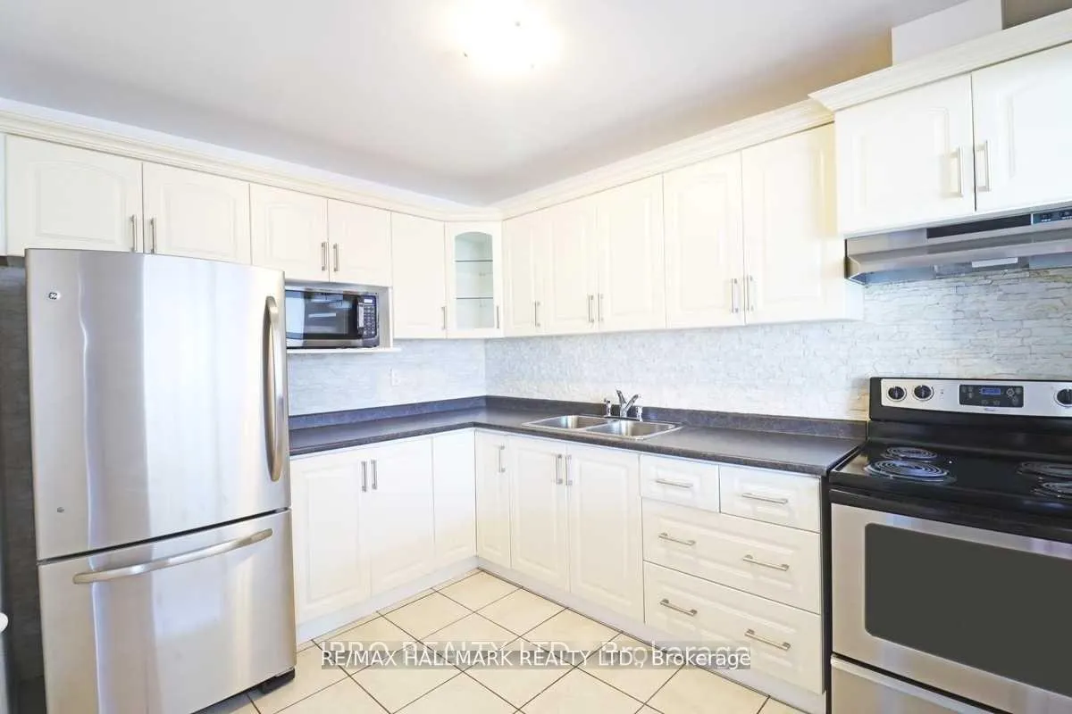 Photo 11 of 1237E Woodbine Avenue, Toronto, Woodbine-Lumsden — HOMEH