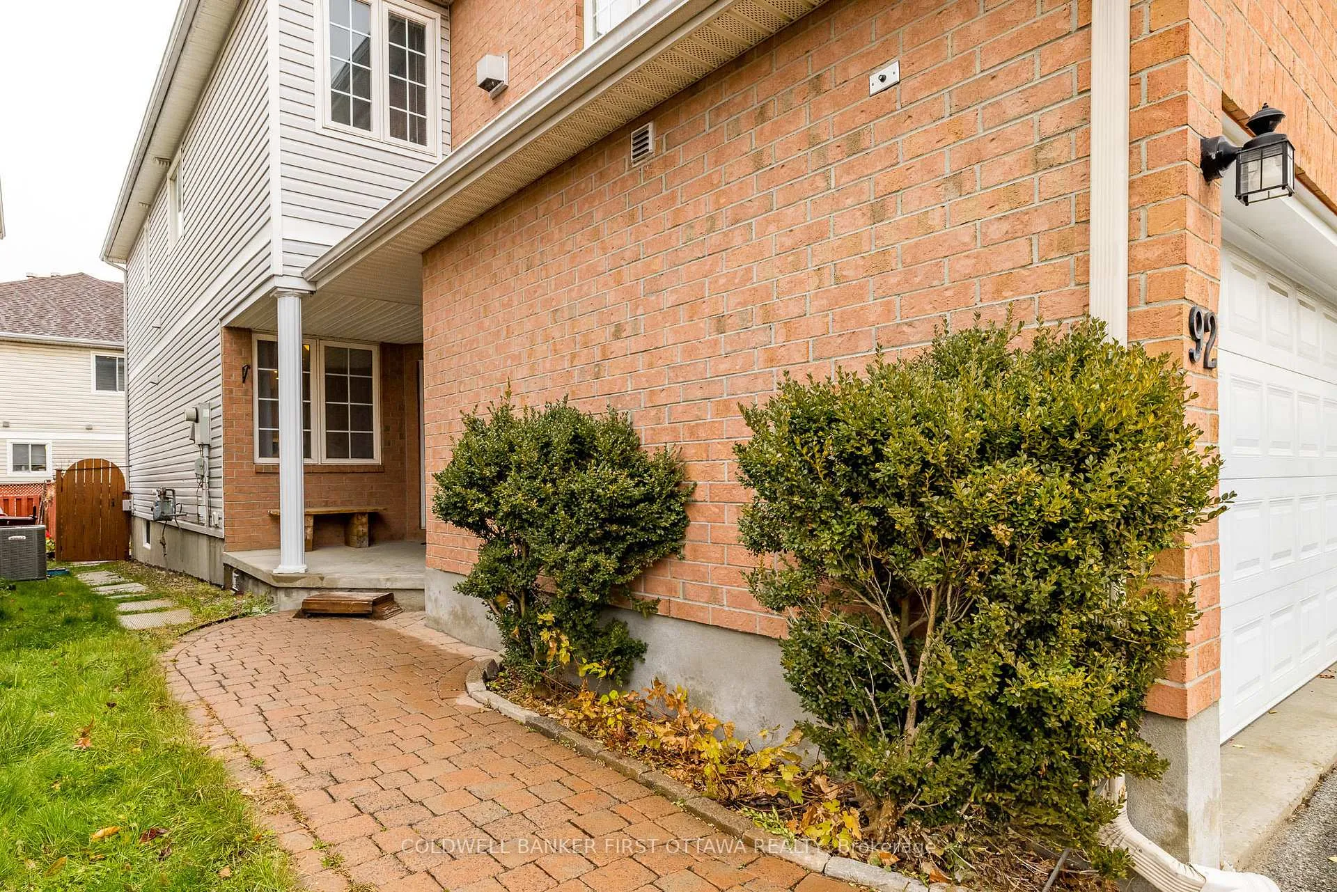 Photo 3 of 92 Deerfox Drive, Ottawa, Barrhaven - Longfields — HOMEH