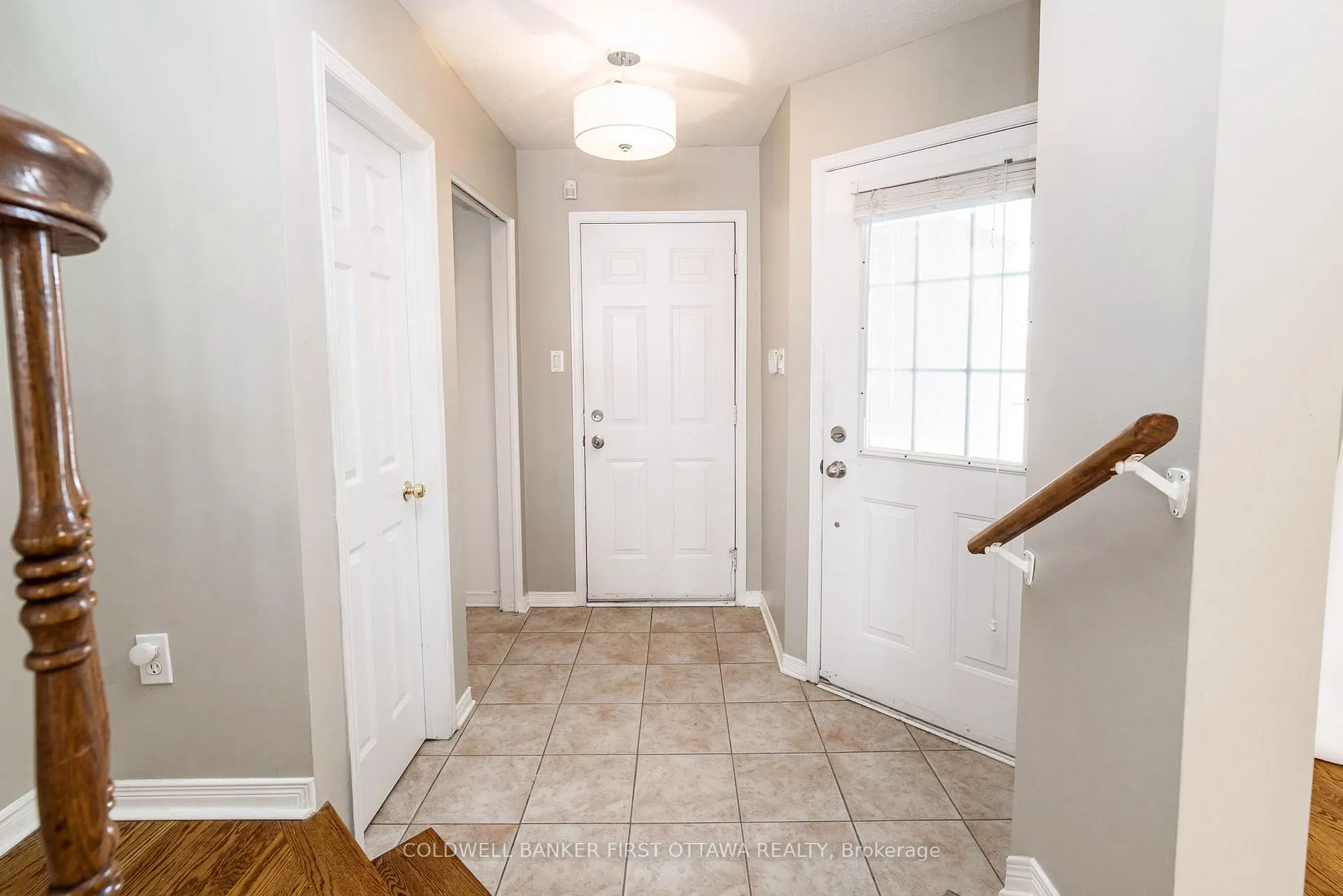 Photo 5 of 92 Deerfox Drive, Ottawa, Barrhaven - Longfields — HOMEH