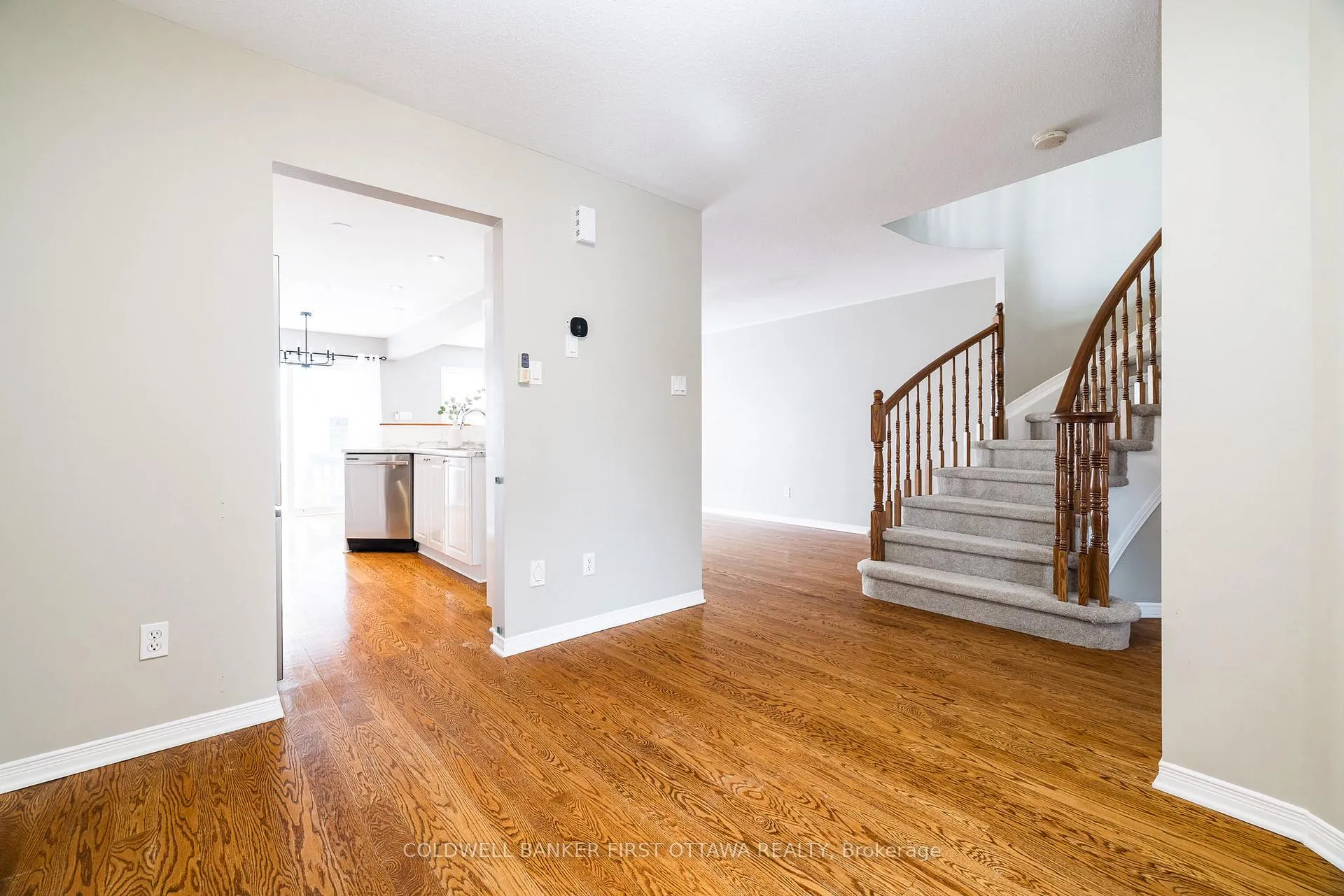 Photo 8 of 92 Deerfox Drive, Ottawa, Barrhaven - Longfields — HOMEH