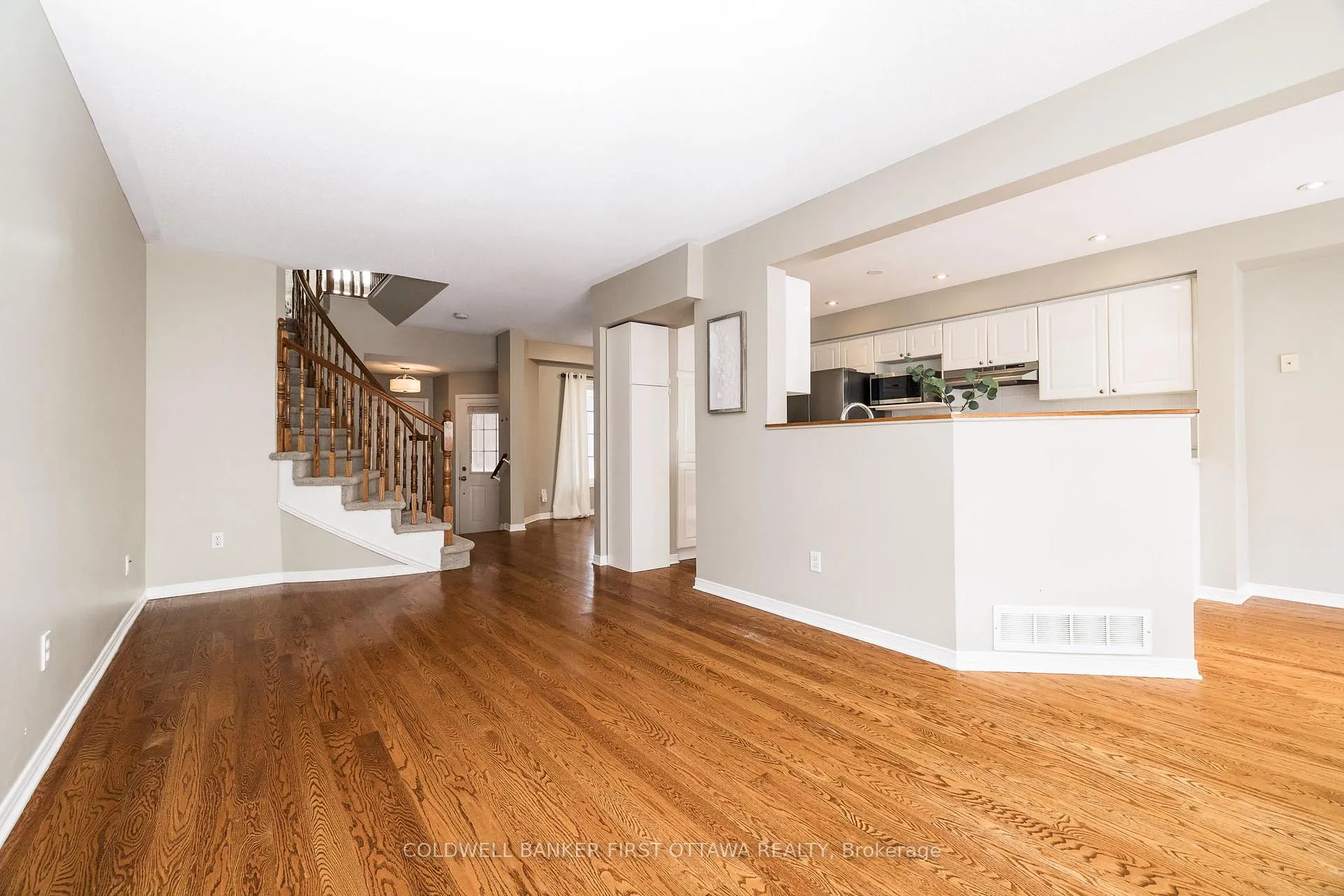 Photo 11 of 92 Deerfox Drive, Ottawa, Barrhaven - Longfields — HOMEH