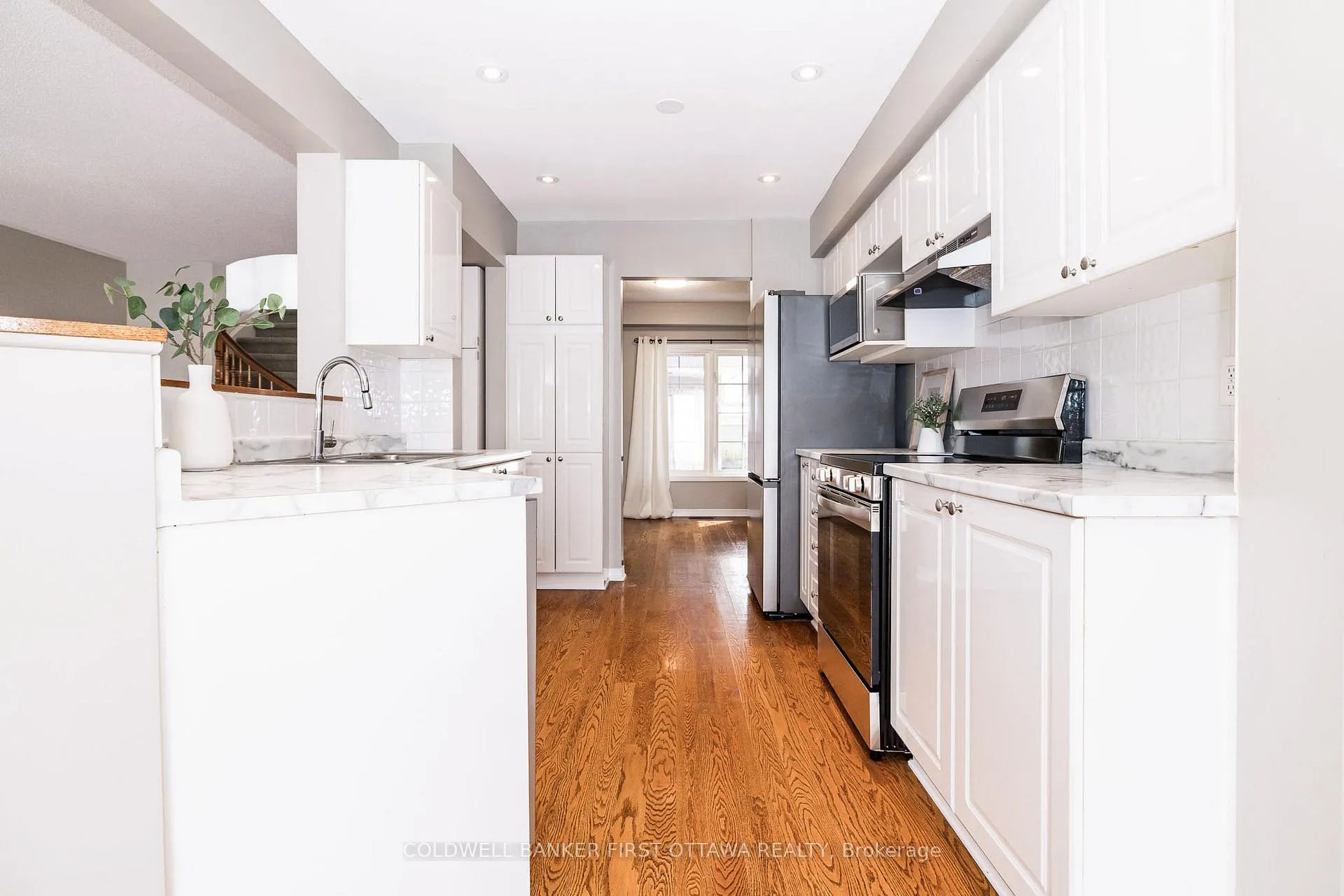 Photo 13 of 92 Deerfox Drive, Ottawa, Barrhaven - Longfields — HOMEH