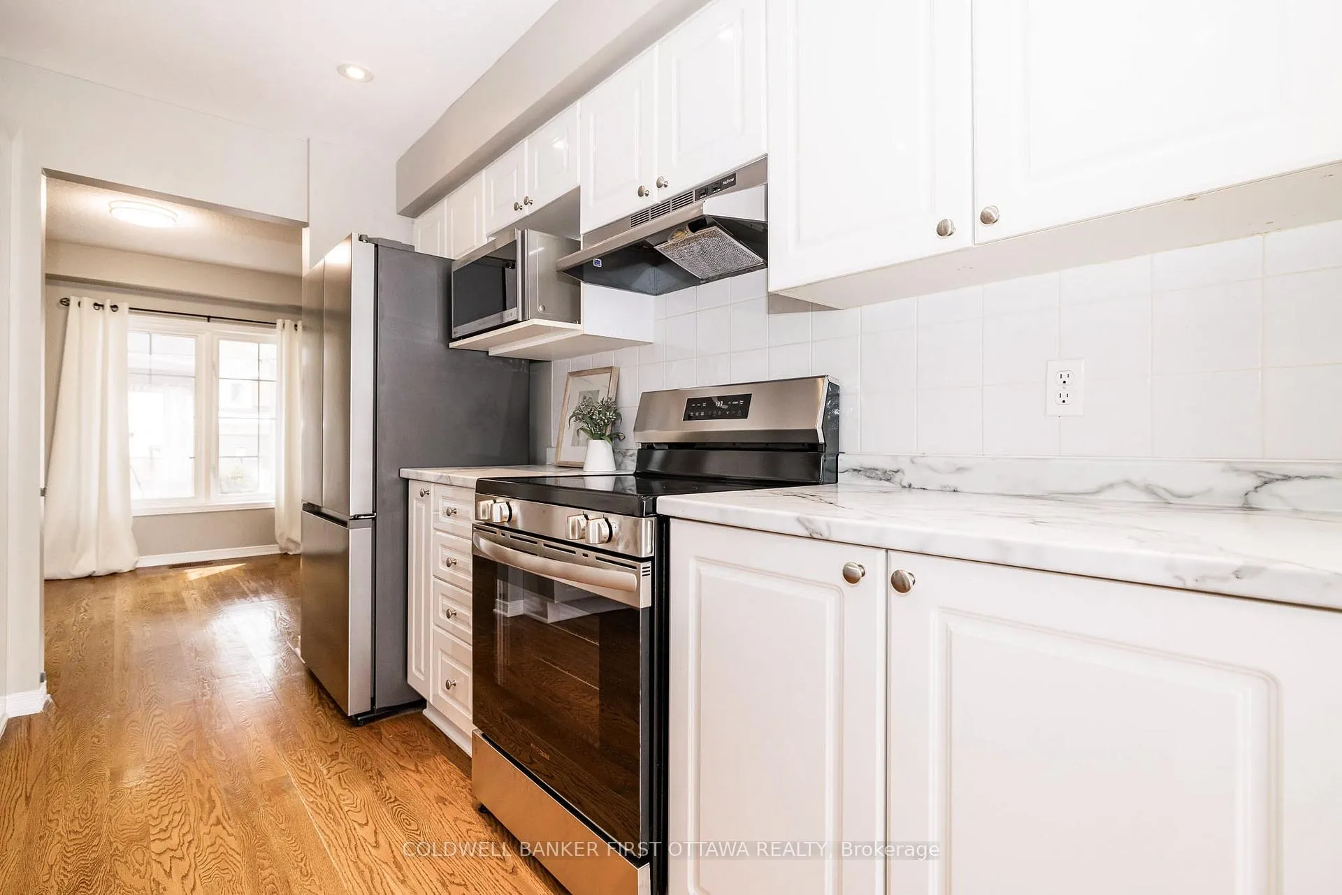 Photo 14 of 92 Deerfox Drive, Ottawa, Barrhaven - Longfields — HOMEH