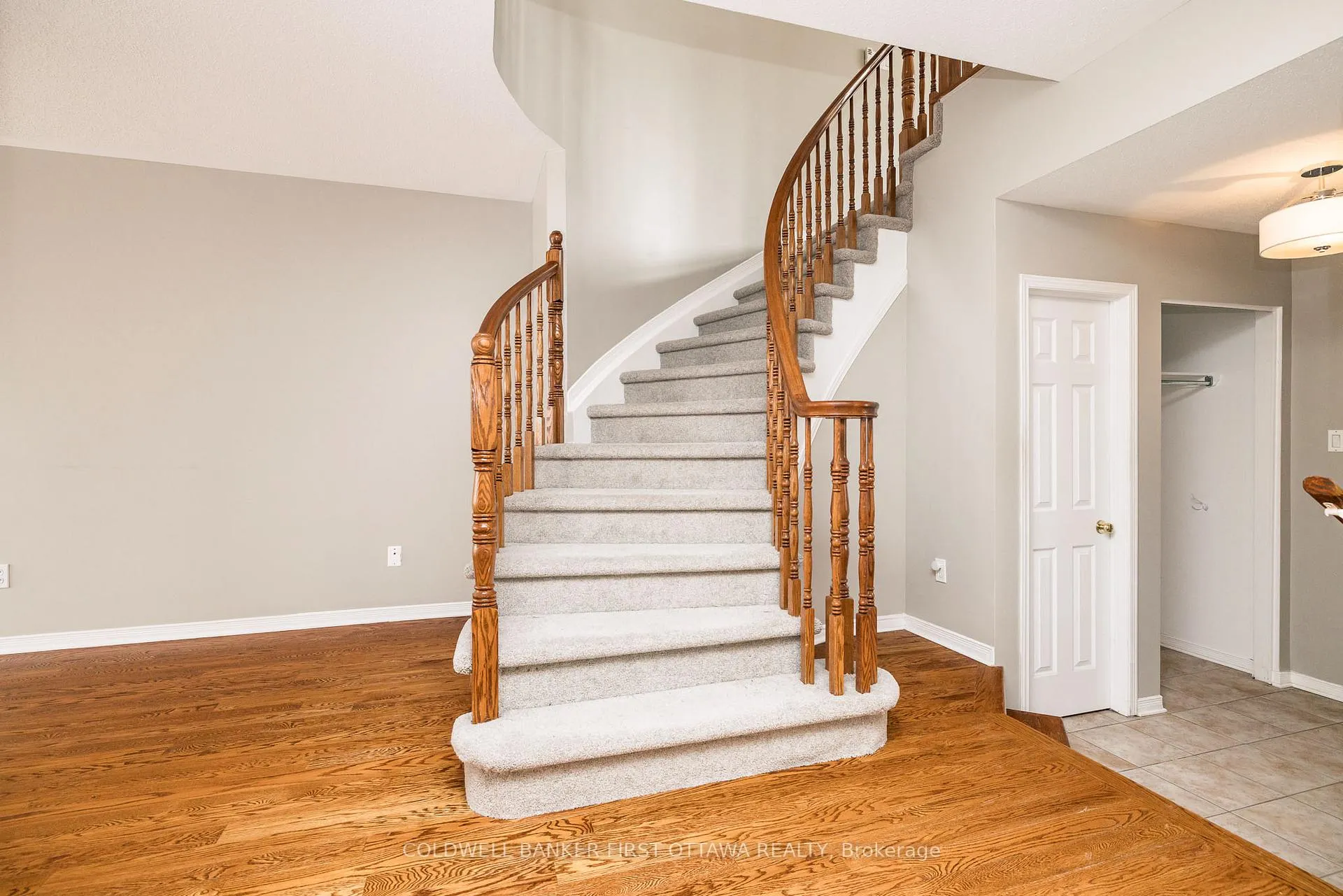 Photo 17 of 92 Deerfox Drive, Ottawa, Barrhaven - Longfields — HOMEH