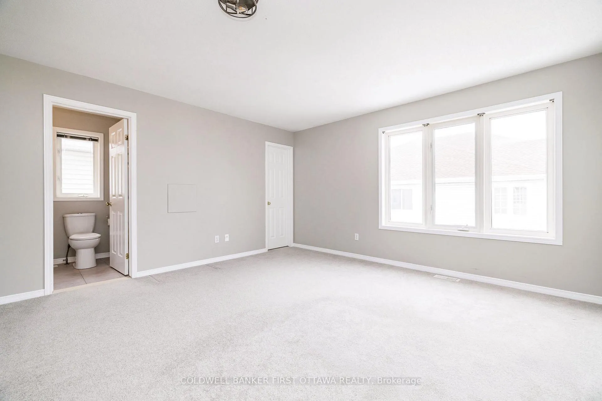 Photo 24 of 92 Deerfox Drive, Ottawa, Barrhaven - Longfields — HOMEH