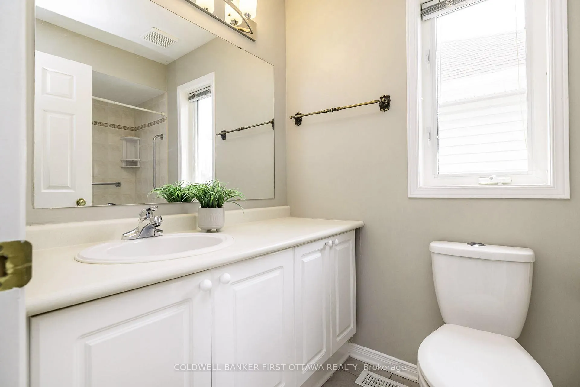 Photo 25 of 92 Deerfox Drive, Ottawa, Barrhaven - Longfields — HOMEH
