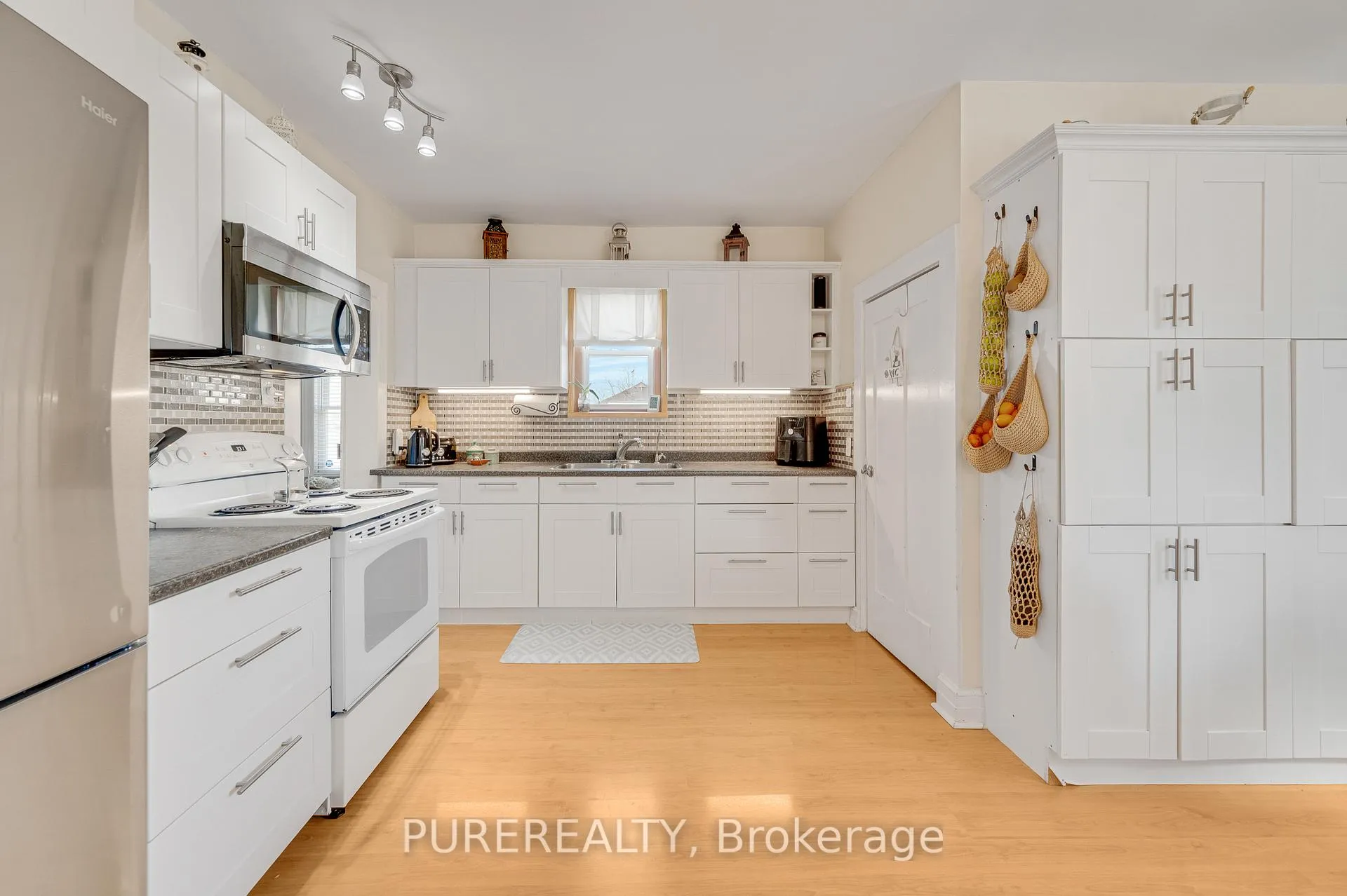 Photo 3 of 2330 Wilson Street W, Hamilton, Rural Ancaster — HOMEH