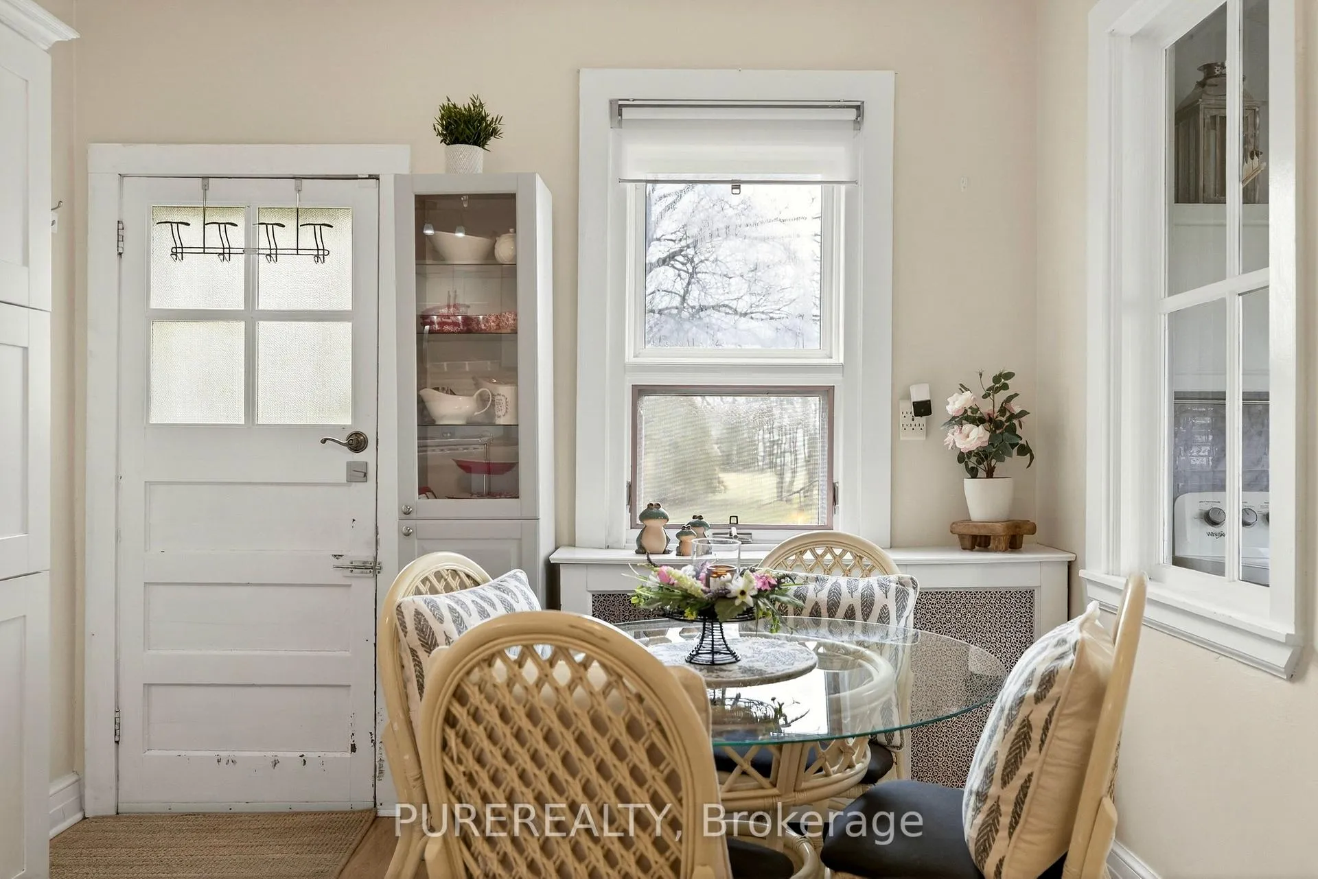 Photo 4 of 2330 Wilson Street W, Hamilton, Rural Ancaster — HOMEH