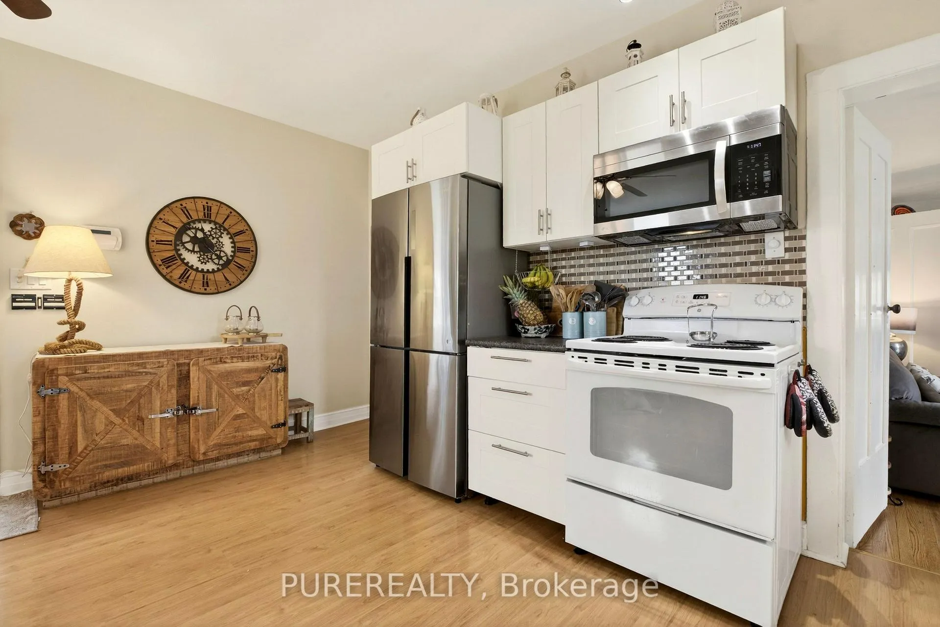 Photo 5 of 2330 Wilson Street W, Hamilton, Rural Ancaster — HOMEH