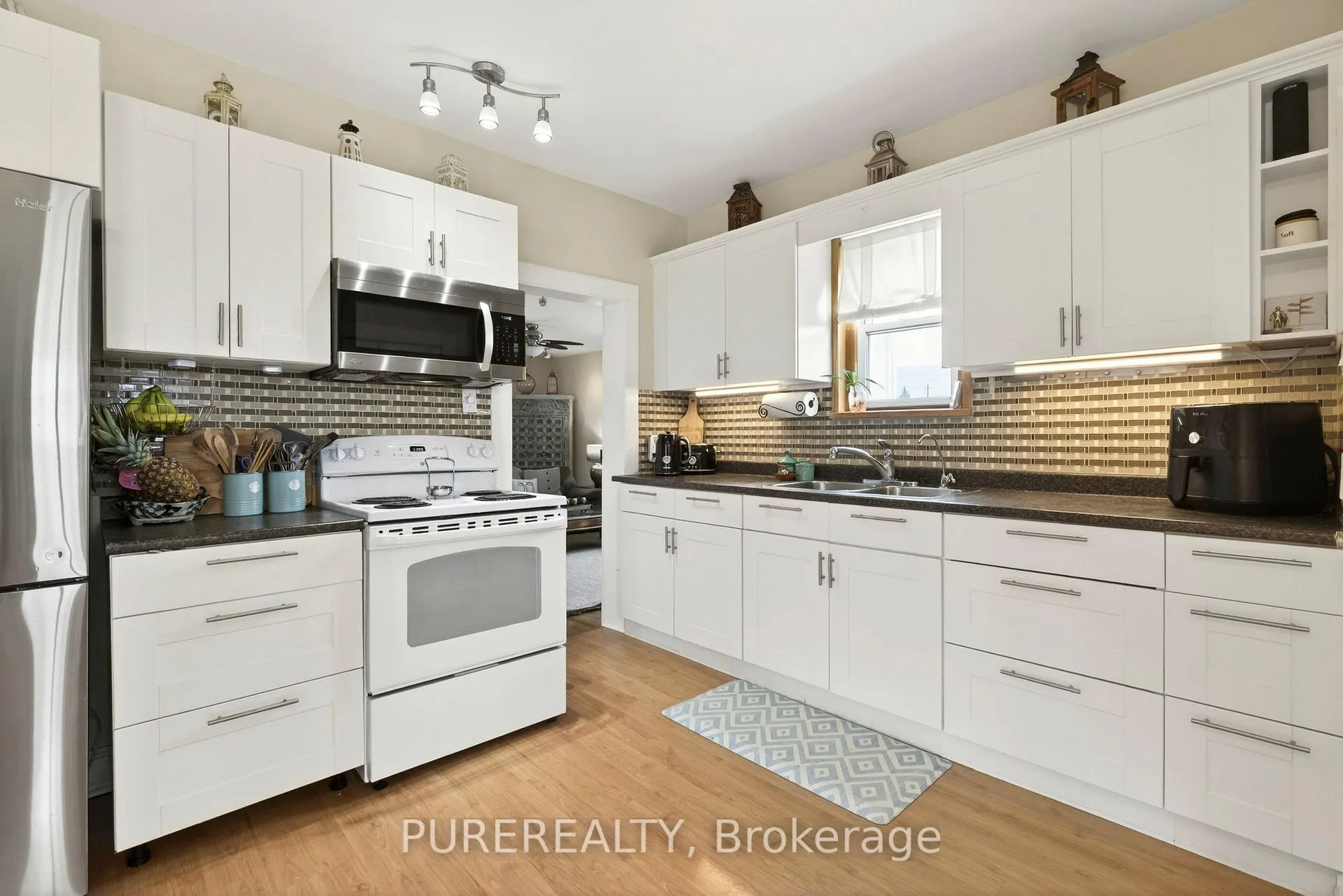Photo 6 of 2330 Wilson Street W, Hamilton, Rural Ancaster — HOMEH