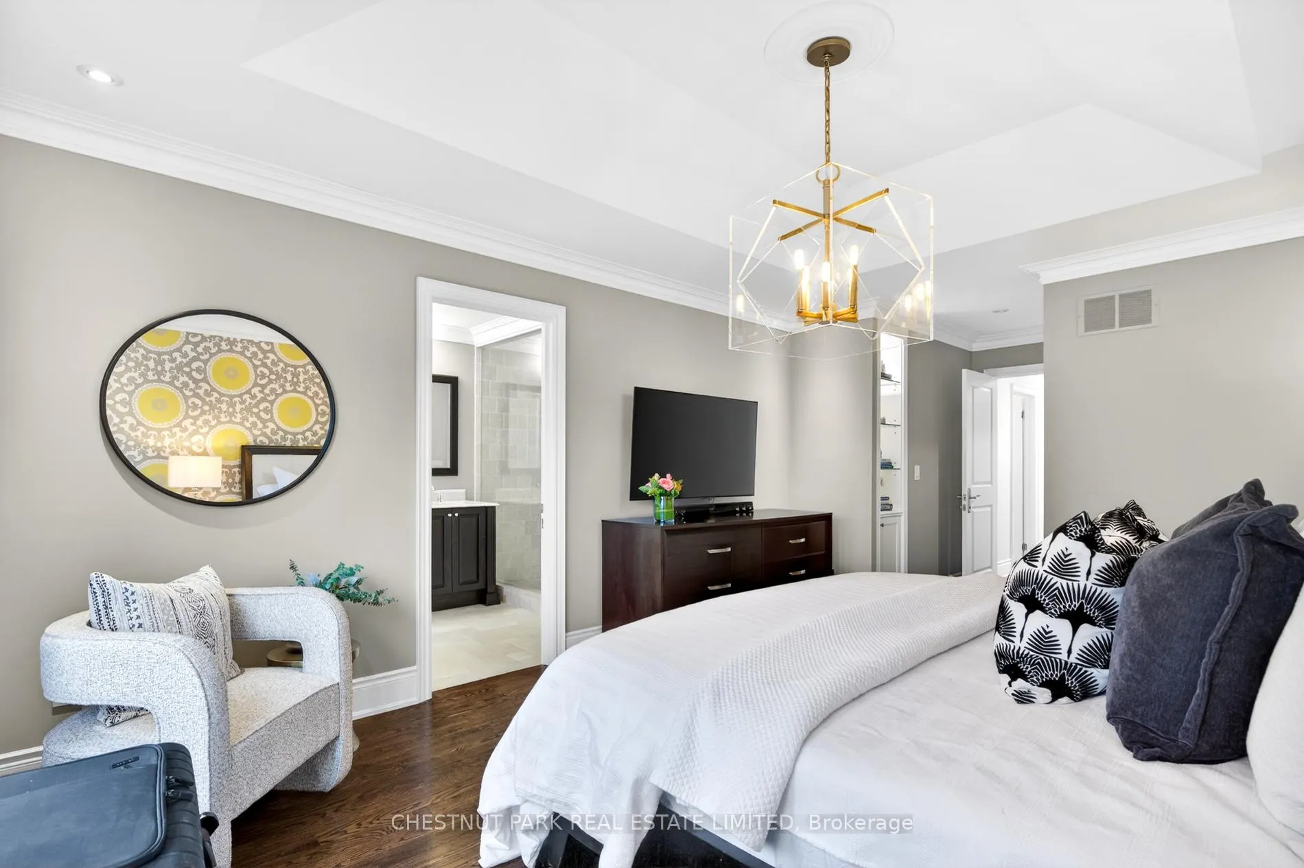 Photo 17 of 340 Belsize Drive, Toronto, Mount Pleasant East — HOMEH