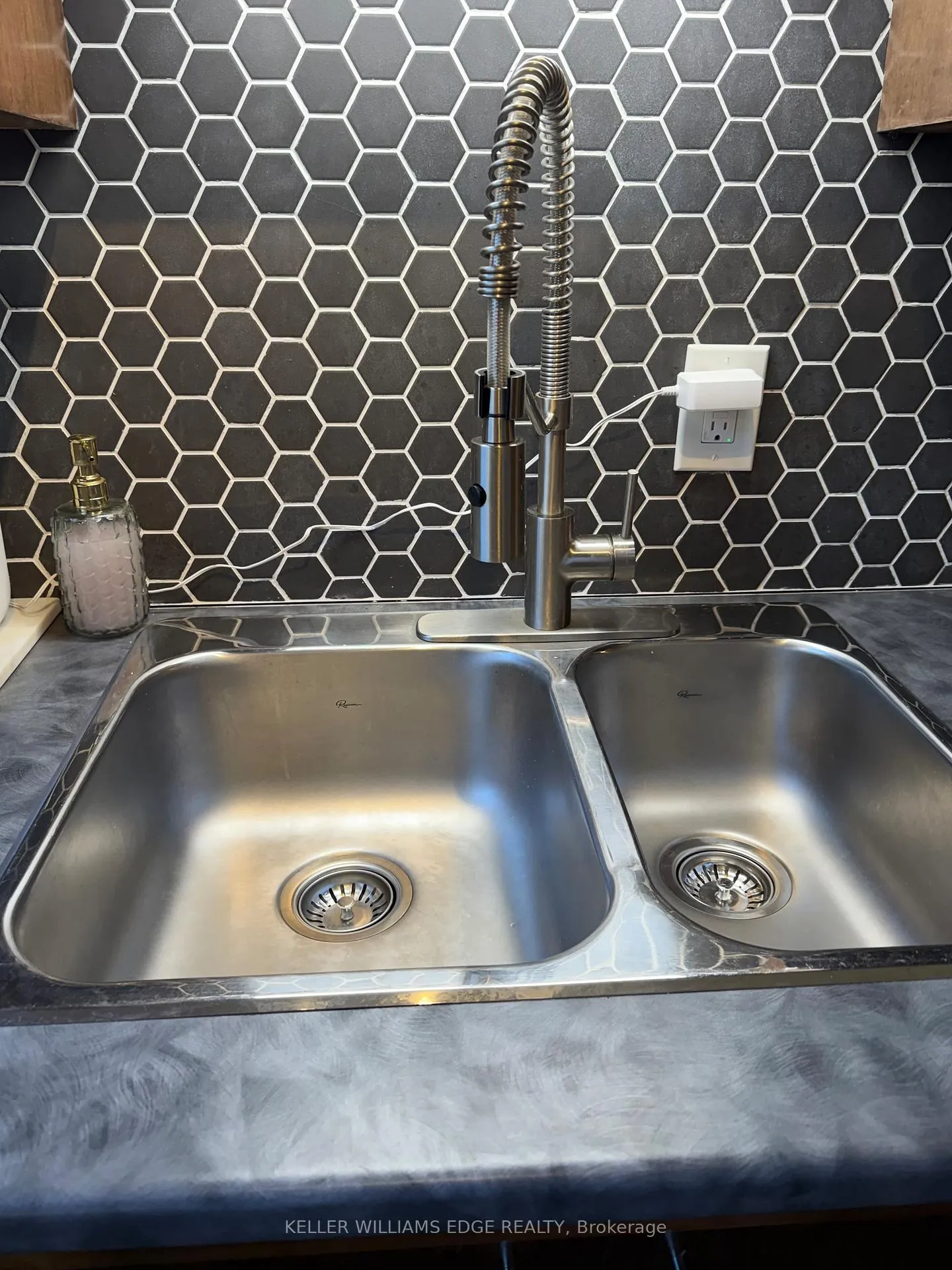 Photo 5 of Unit 3, 3 Tiffany Place, Quinte West, Trenton Ward — HOMEH