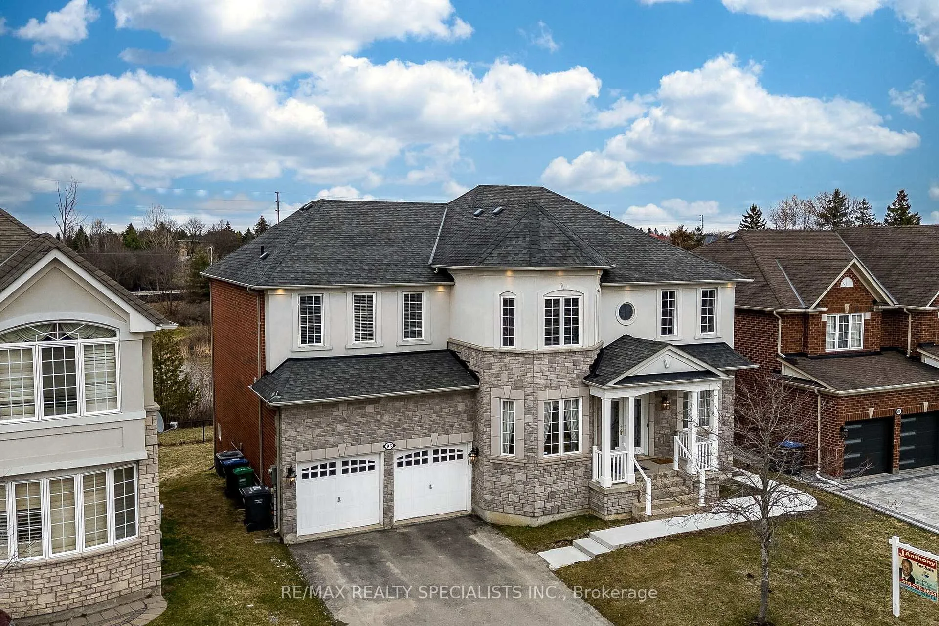 Photo 2 of 85 Bloomsbury Avenue, Brampton, Vales of Castlemore — HOMEH