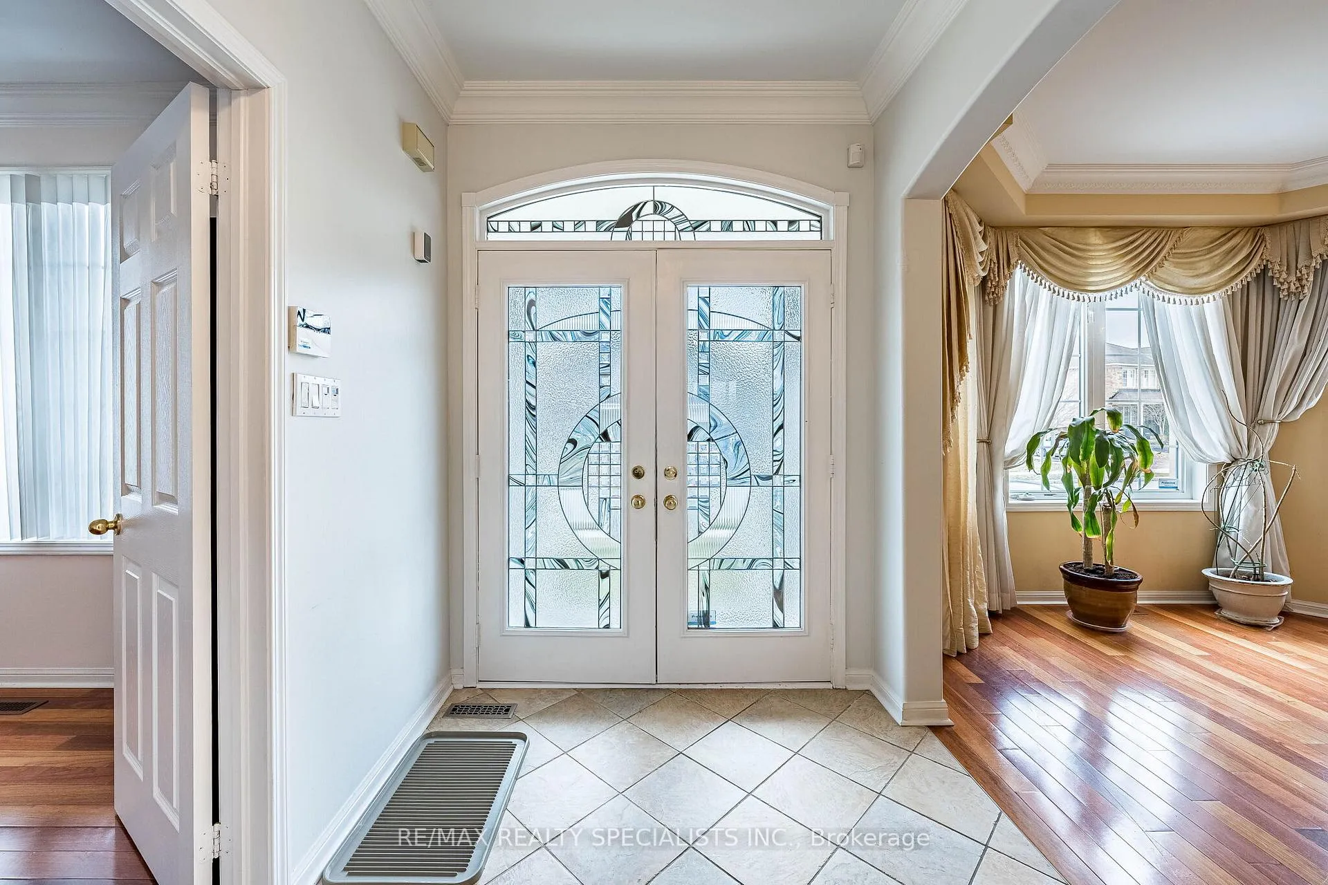 Photo 4 of 85 Bloomsbury Avenue, Brampton, Vales of Castlemore — HOMEH