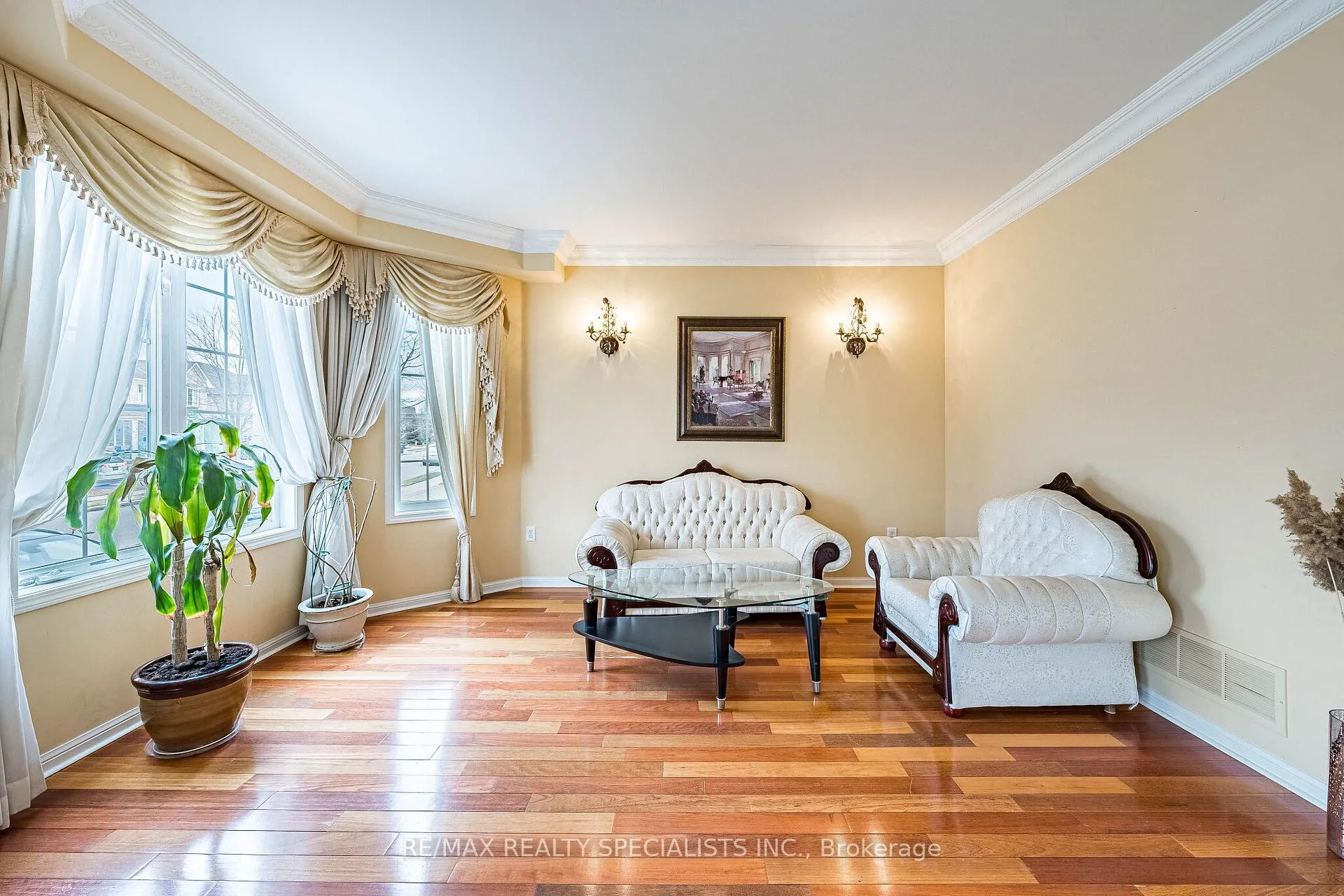 Photo 6 of 85 Bloomsbury Avenue, Brampton, Vales of Castlemore — HOMEH