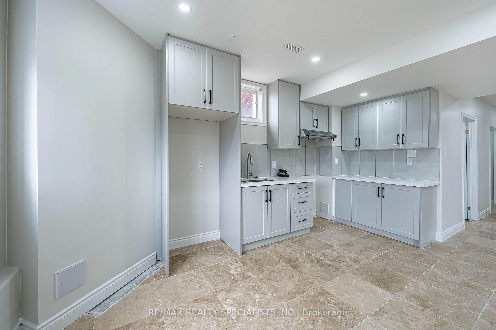 Photo 40 of 85 Bloomsbury Avenue, Brampton, Vales of Castlemore — HOMEH