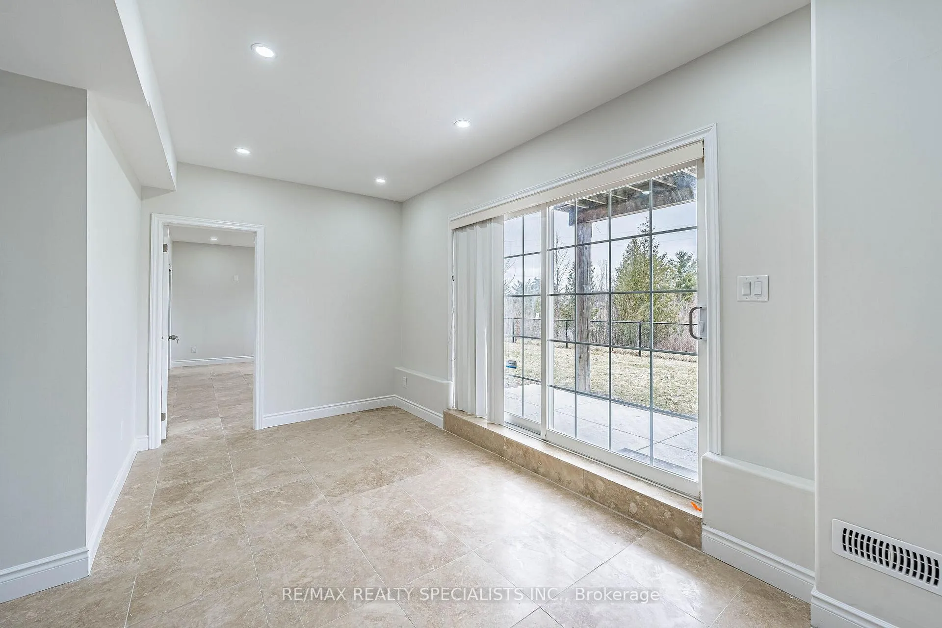 Photo 41 of 85 Bloomsbury Avenue, Brampton, Vales of Castlemore — HOMEH