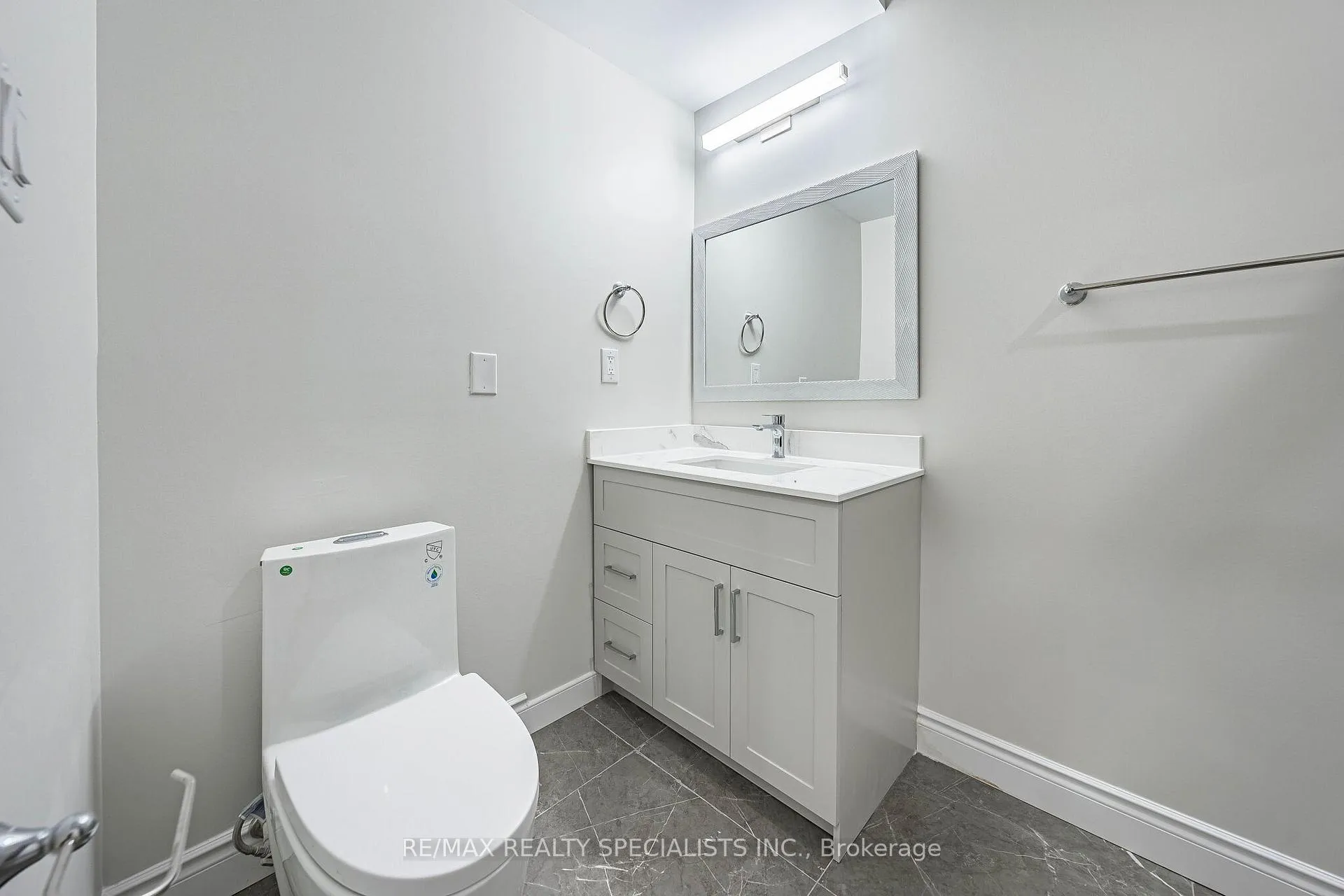 Photo 45 of 85 Bloomsbury Avenue, Brampton, Vales of Castlemore — HOMEH