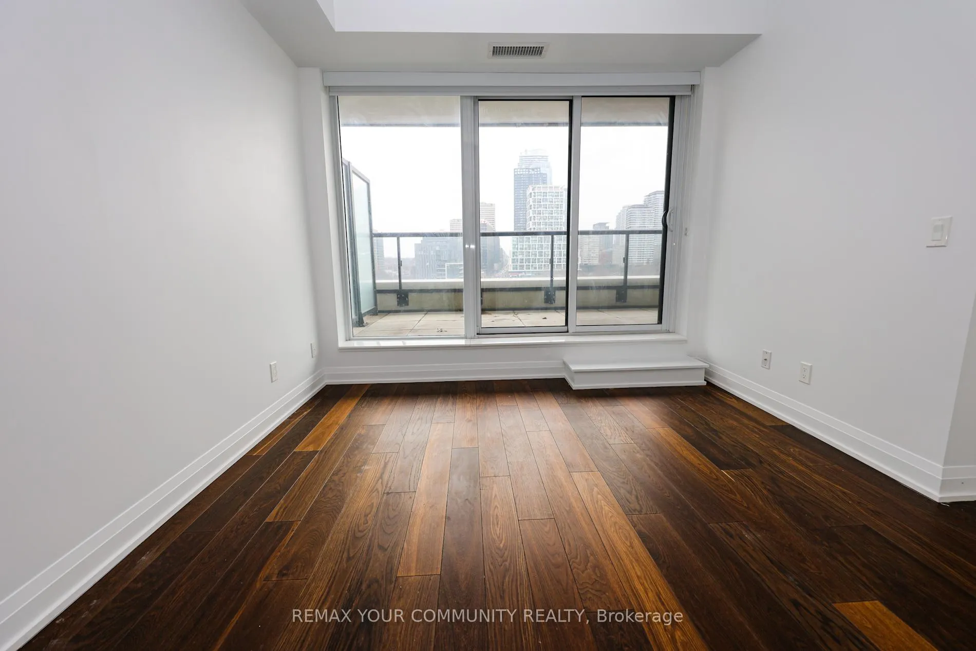 Photo 9 of Unit 718, 1 Belsize Drive, Toronto, Mount Pleasant West — HOMEH