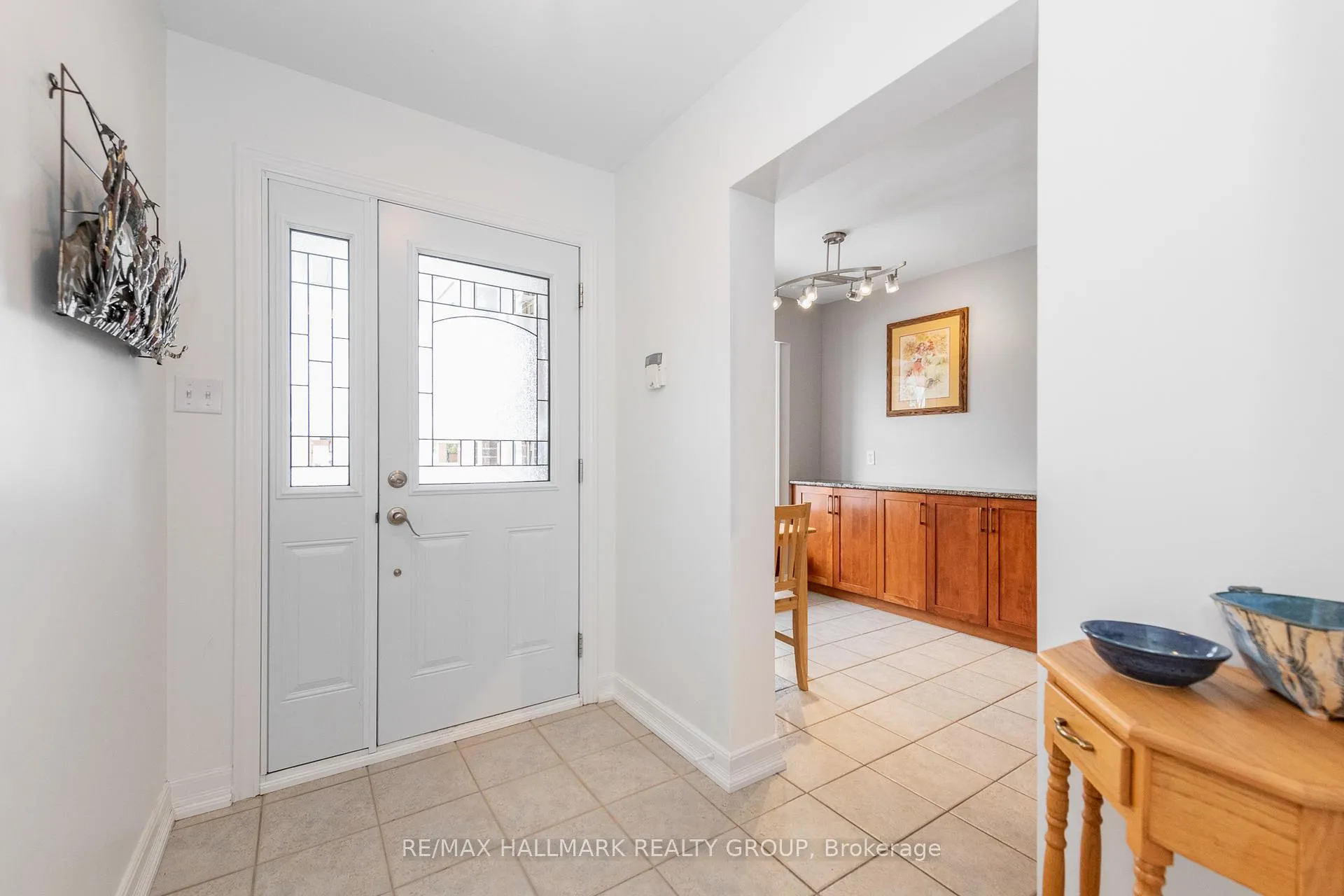 Photo 3 of 6380 St Louis Drive, Ottawa, Hiawatha Park/Convent Glen — HOMEH