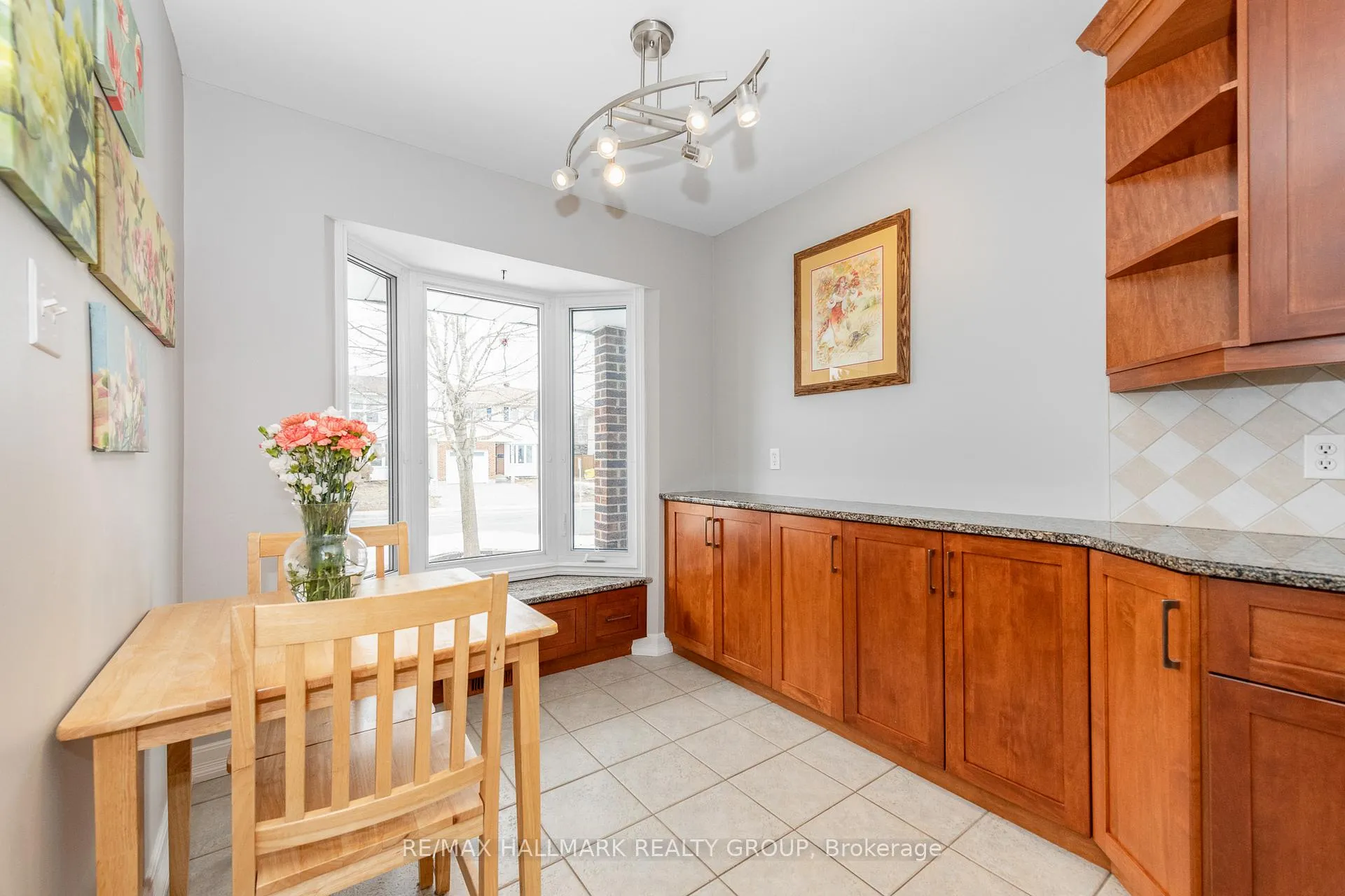 Photo 4 of 6380 St Louis Drive, Ottawa, Hiawatha Park/Convent Glen — HOMEH