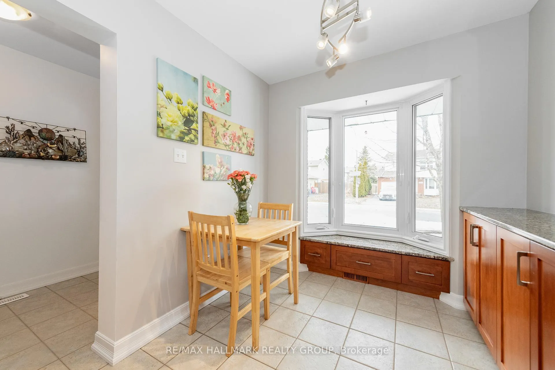 Photo 5 of 6380 St Louis Drive, Ottawa, Hiawatha Park/Convent Glen — HOMEH