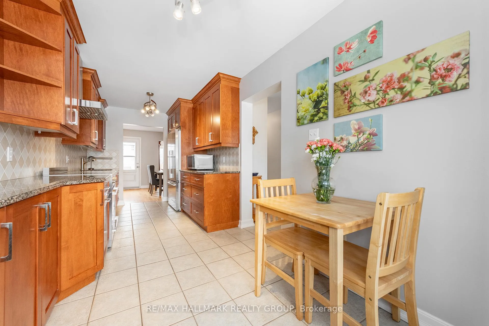 Photo 6 of 6380 St Louis Drive, Ottawa, Hiawatha Park/Convent Glen — HOMEH