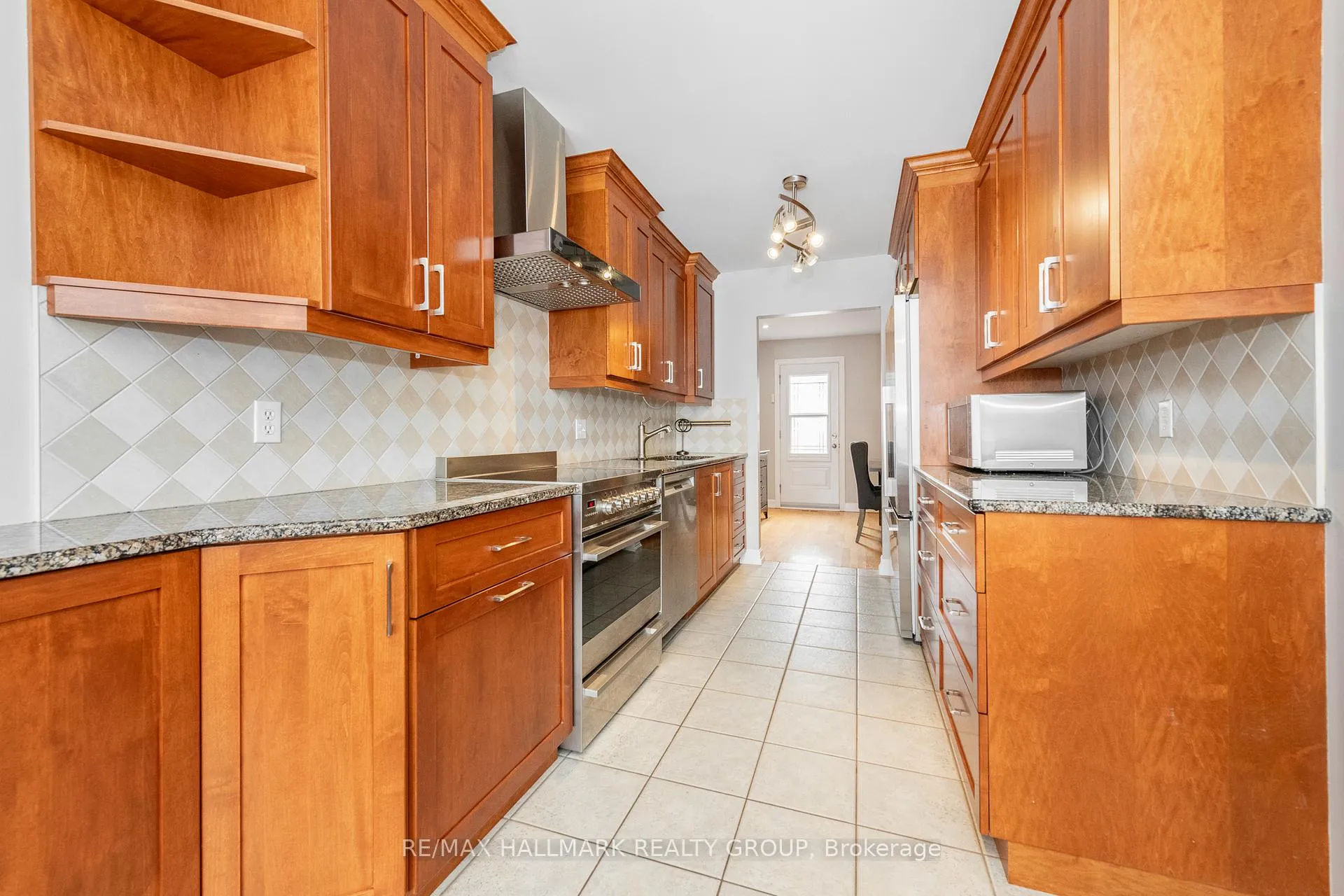 Photo 7 of 6380 St Louis Drive, Ottawa, Hiawatha Park/Convent Glen — HOMEH