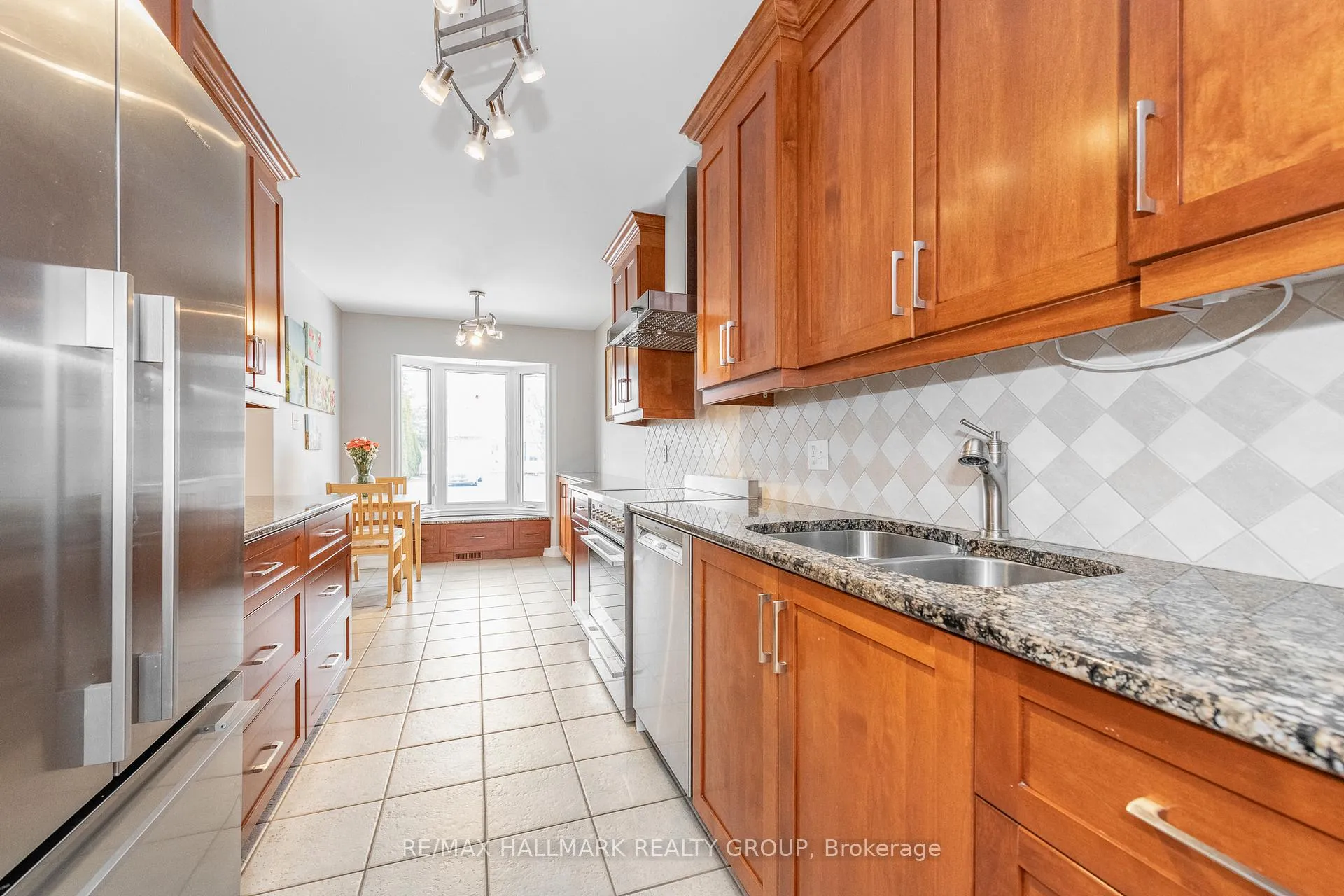 Photo 8 of 6380 St Louis Drive, Ottawa, Hiawatha Park/Convent Glen — HOMEH