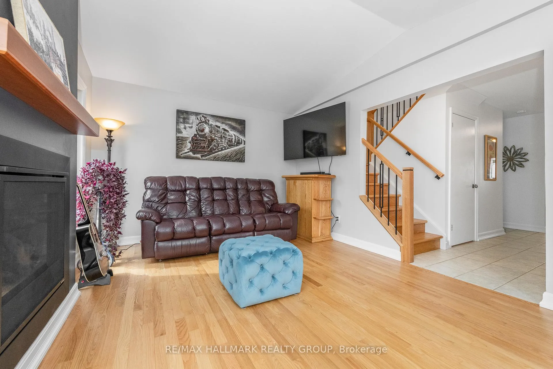 Photo 13 of 6380 St Louis Drive, Ottawa, Hiawatha Park/Convent Glen — HOMEH