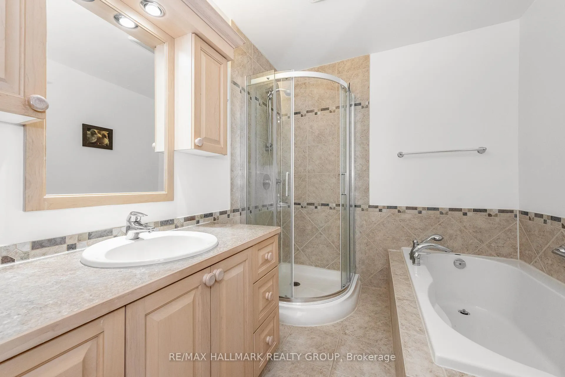 Photo 24 of 6380 St Louis Drive, Ottawa, Hiawatha Park/Convent Glen — HOMEH