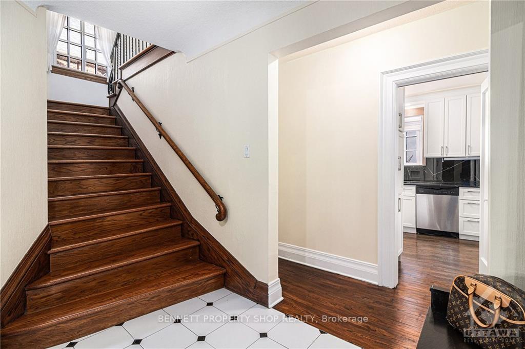 Photo 3 of 450 Laurier Avenue E, Ottawa, Sandy Hill — HOMEH