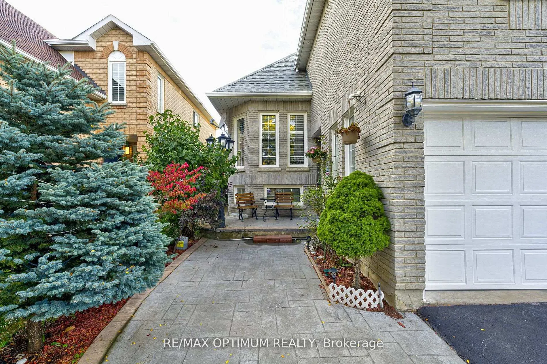 Photo 4 of 3 Sweet Briar Lane, Brampton, Snelgrove — HOMEH