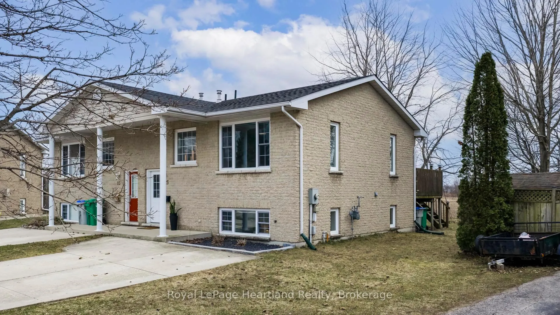 Photo 2 of 25 Lee Crescent, Goderich, Goderich (Town) — HOMEH