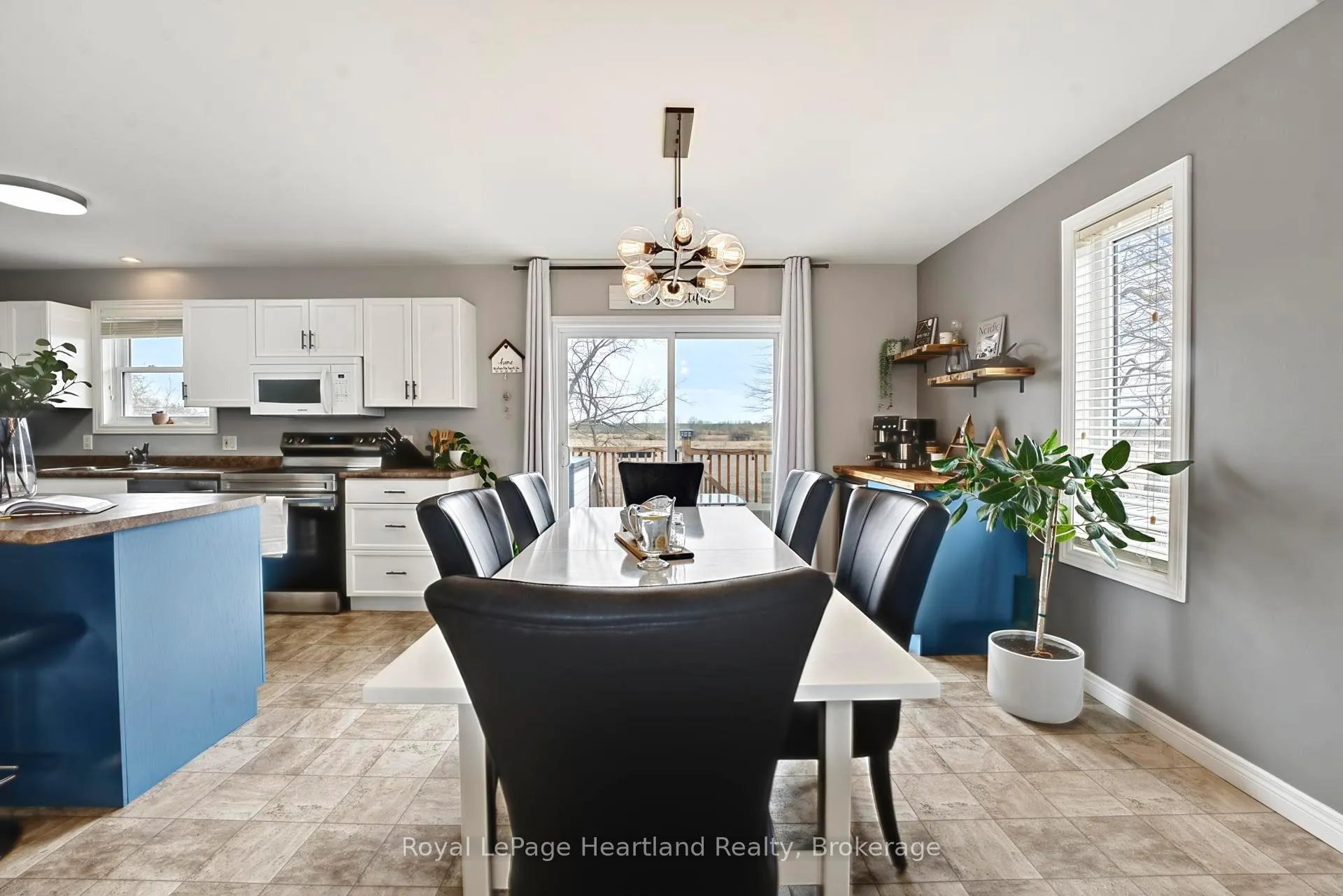 Photo 8 of 25 Lee Crescent, Goderich, Goderich (Town) — HOMEH