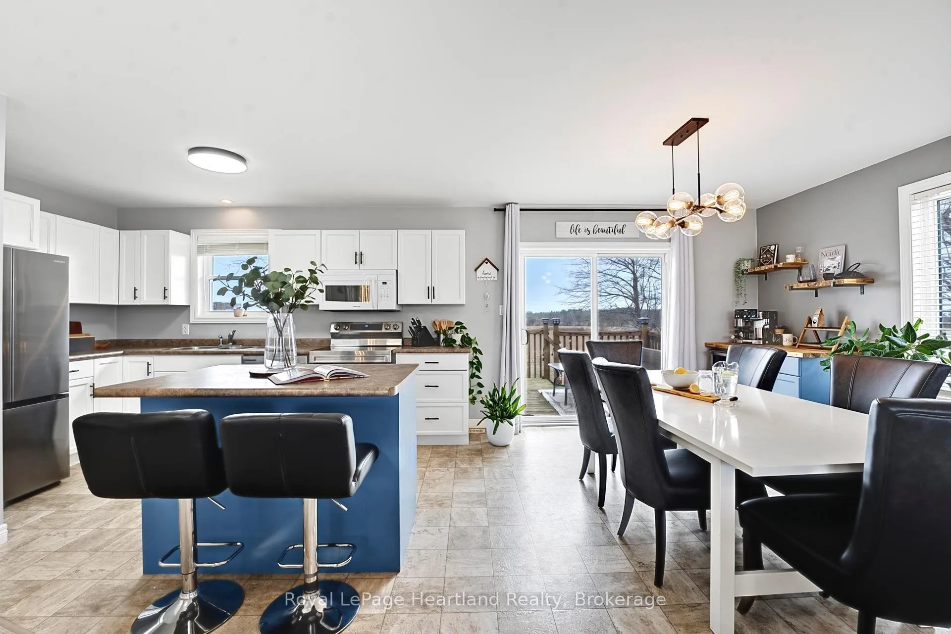Photo 10 of 25 Lee Crescent, Goderich, Goderich (Town) — HOMEH