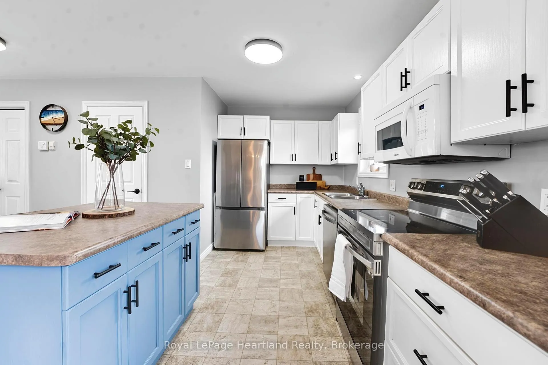 Photo 14 of 25 Lee Crescent, Goderich, Goderich (Town) — HOMEH