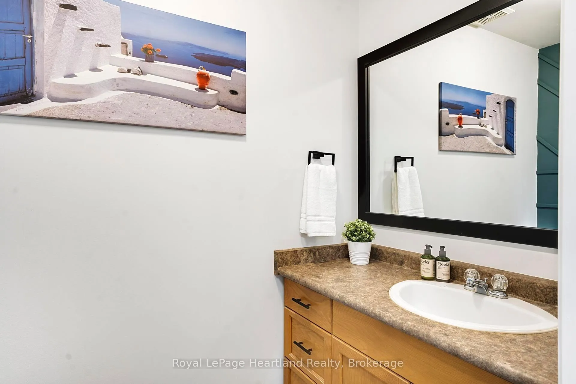 Photo 19 of 25 Lee Crescent, Goderich, Goderich (Town) — HOMEH
