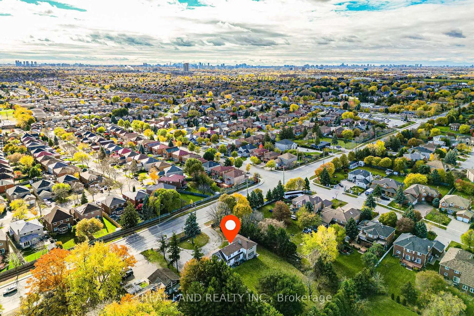Photo 5 of 4762 14th Avenue, Markham, Milliken Mills East — HOMEH