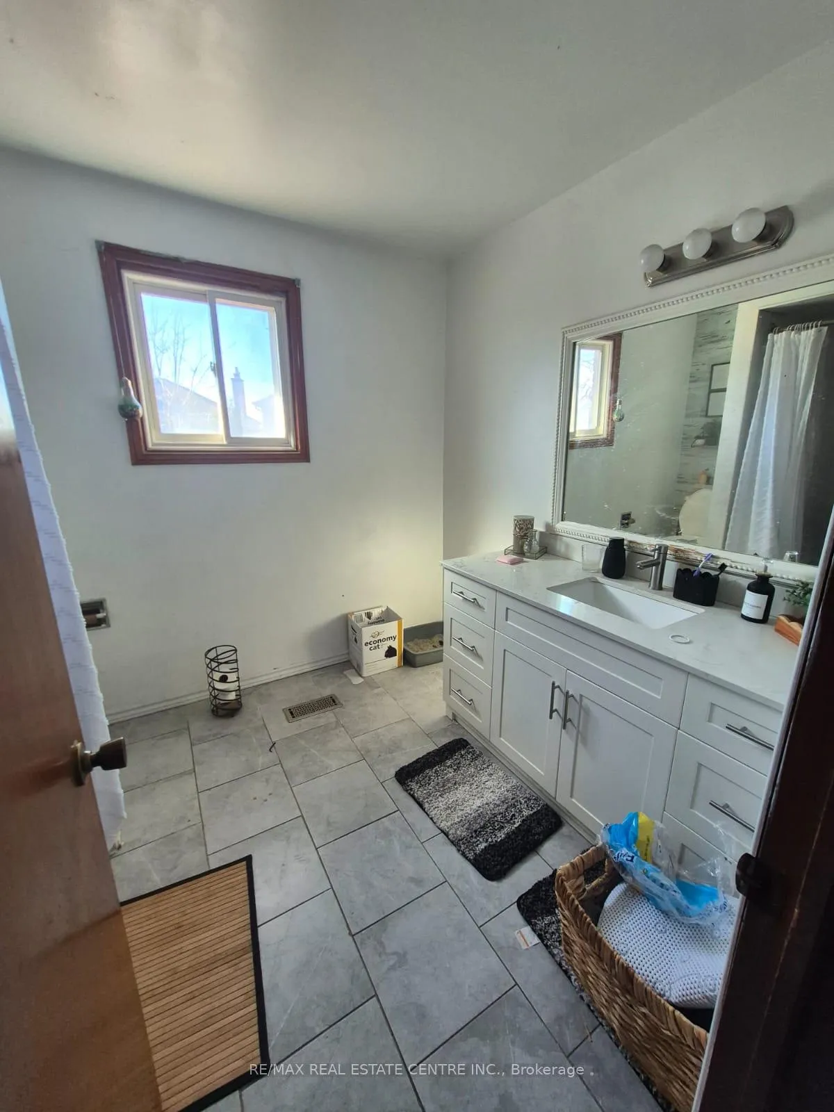 Photo 7 of 54 Amantine Crescent, Brampton, Fletcher's Creek South — HOMEH