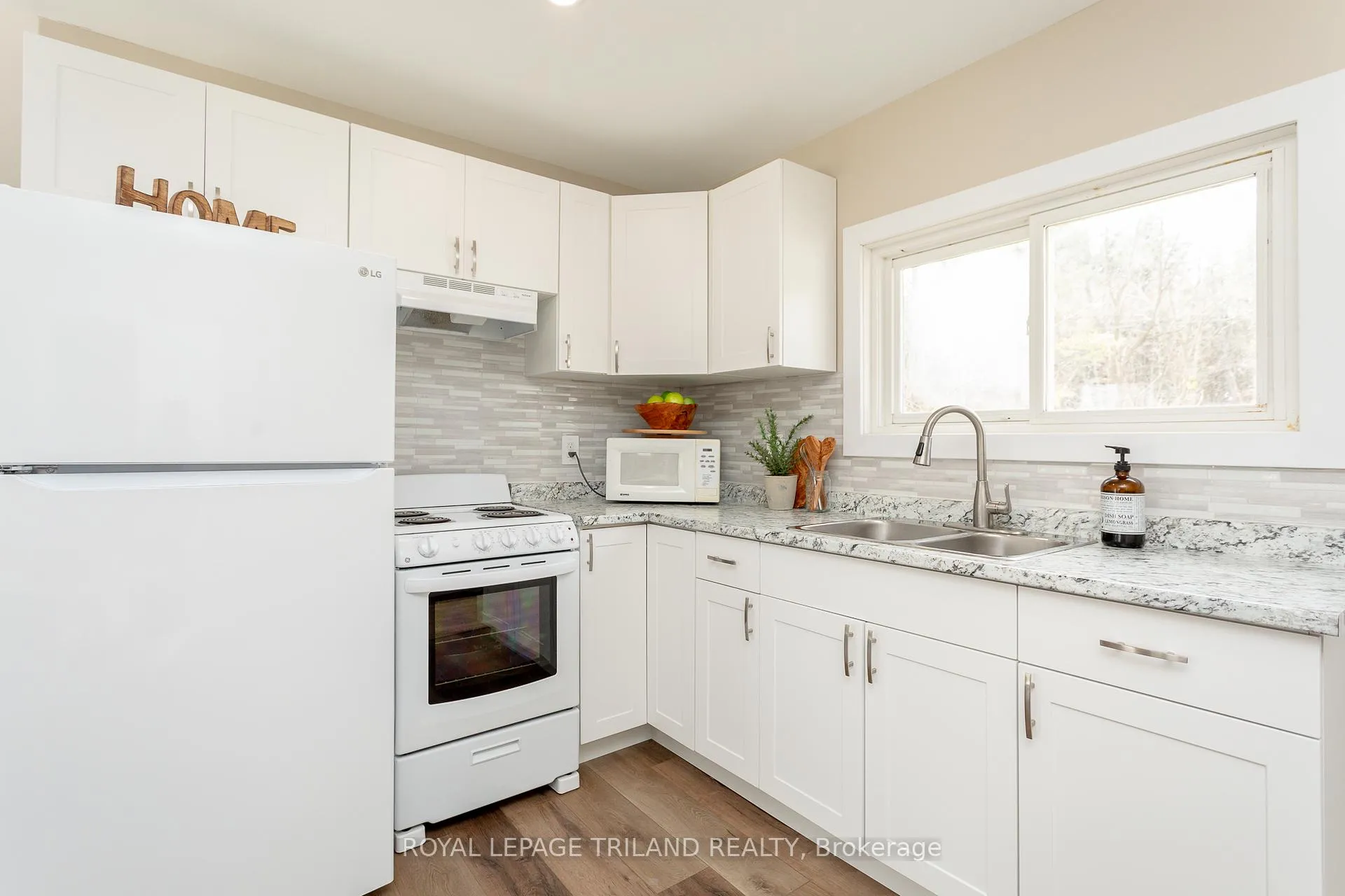 Photo 3 of 20927 Lakeside Drive, Thames Centre, Rural Thames Centre — HOMEH