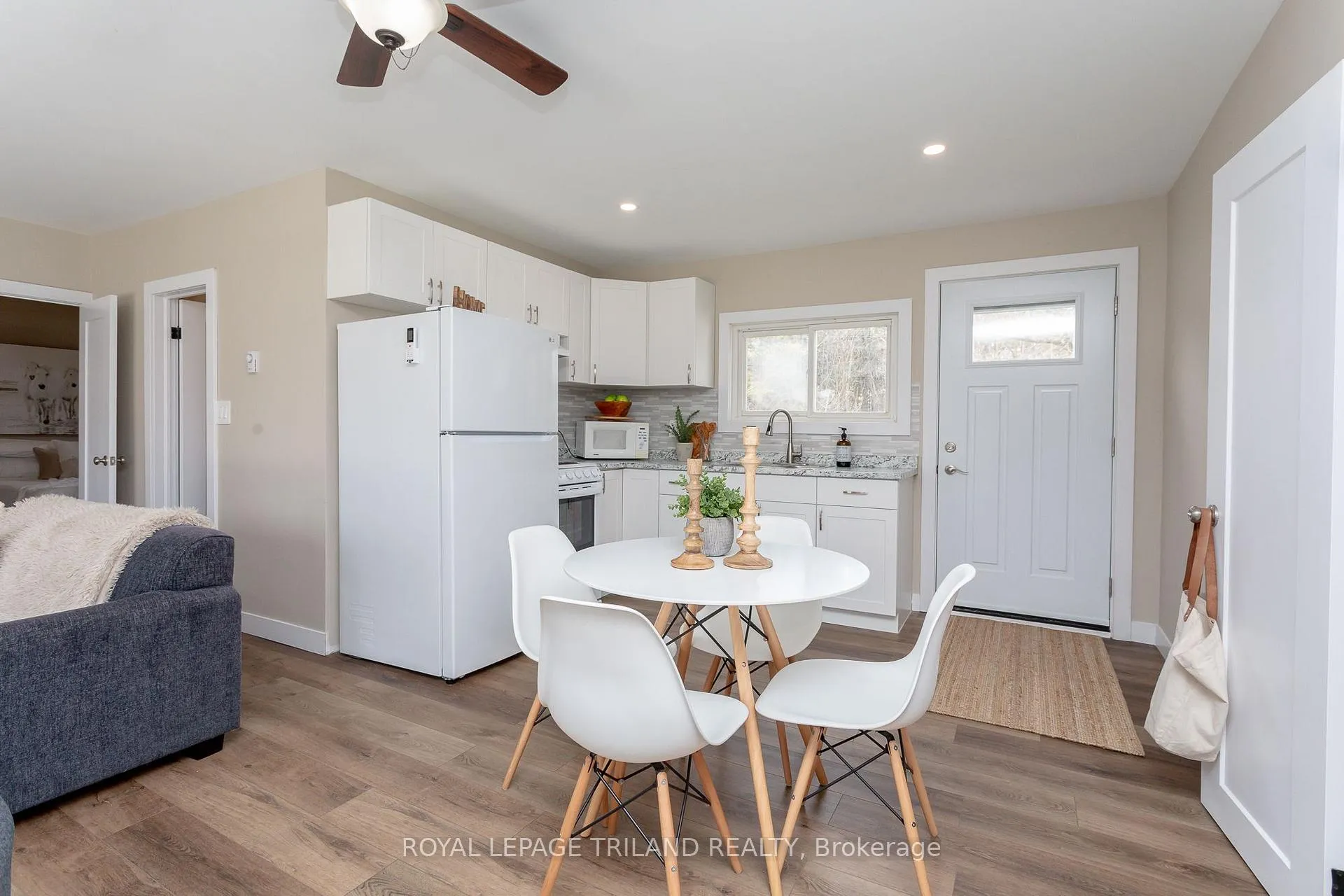 Photo 4 of 20927 Lakeside Drive, Thames Centre, Rural Thames Centre — HOMEH