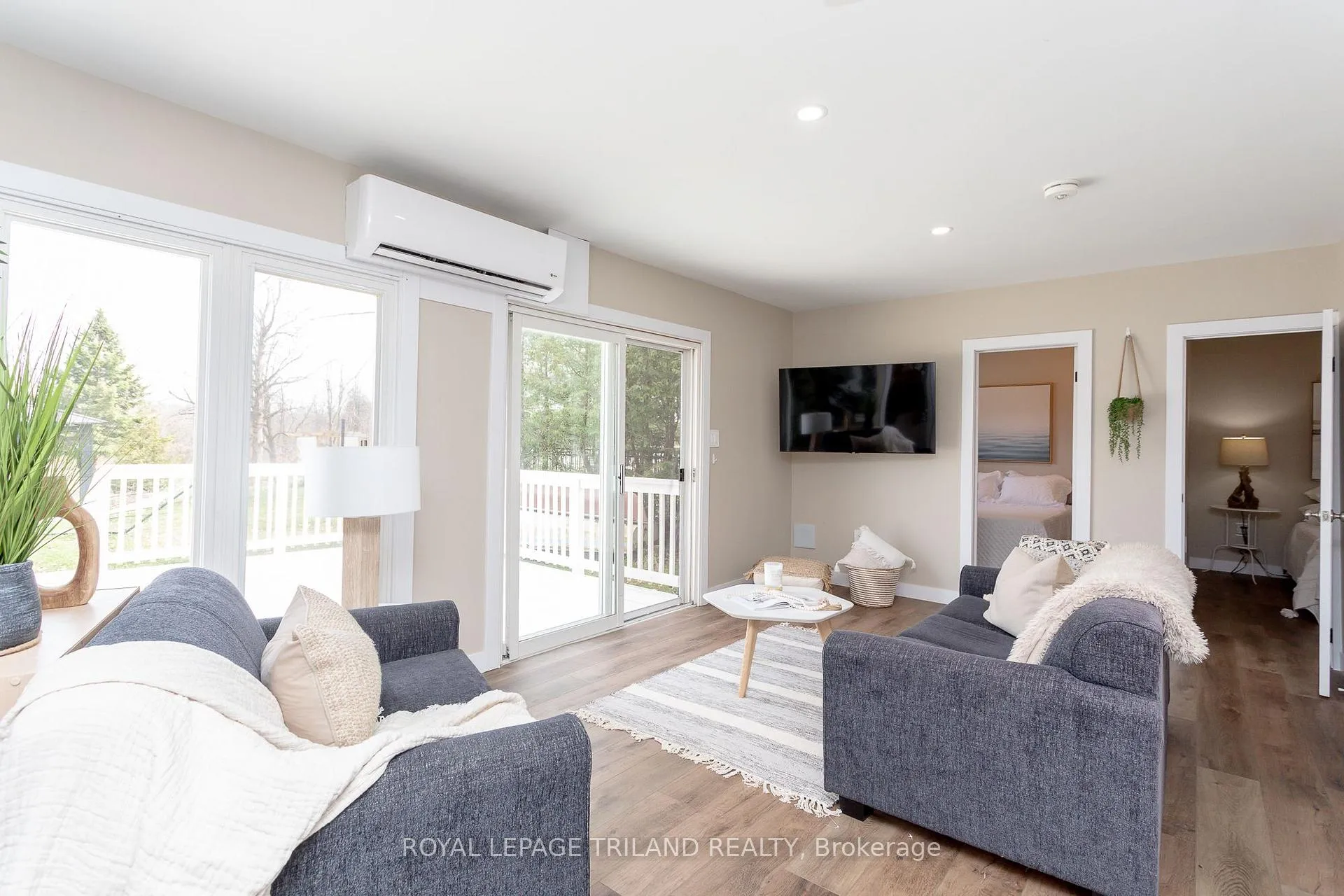 Photo 5 of 20927 Lakeside Drive, Thames Centre, Rural Thames Centre — HOMEH