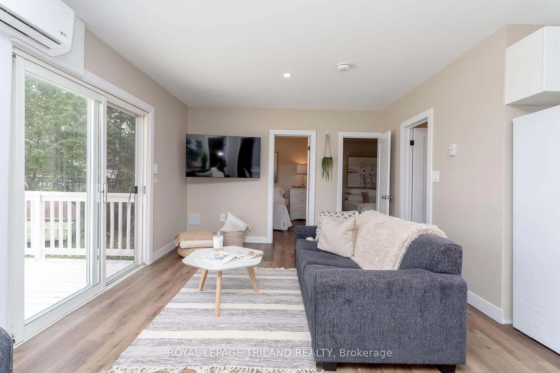 Photo 6 of 20927 Lakeside Drive, Thames Centre, Rural Thames Centre — HOMEH