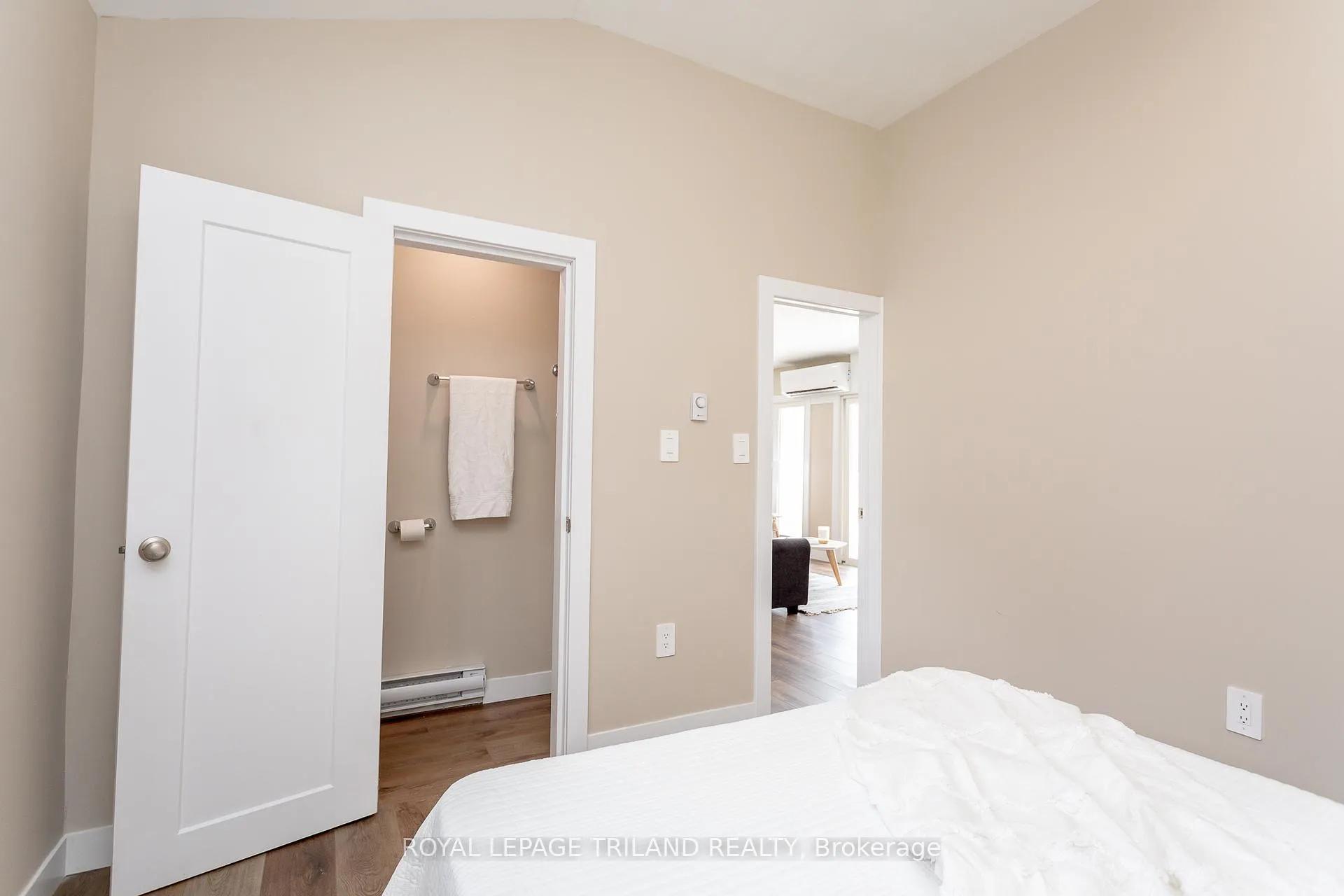 Photo 10 of 20927 Lakeside Drive, Thames Centre, Rural Thames Centre — HOMEH