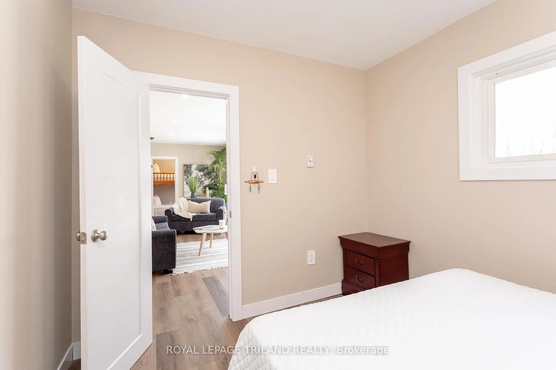 Photo 12 of 20927 Lakeside Drive, Thames Centre, Rural Thames Centre — HOMEH