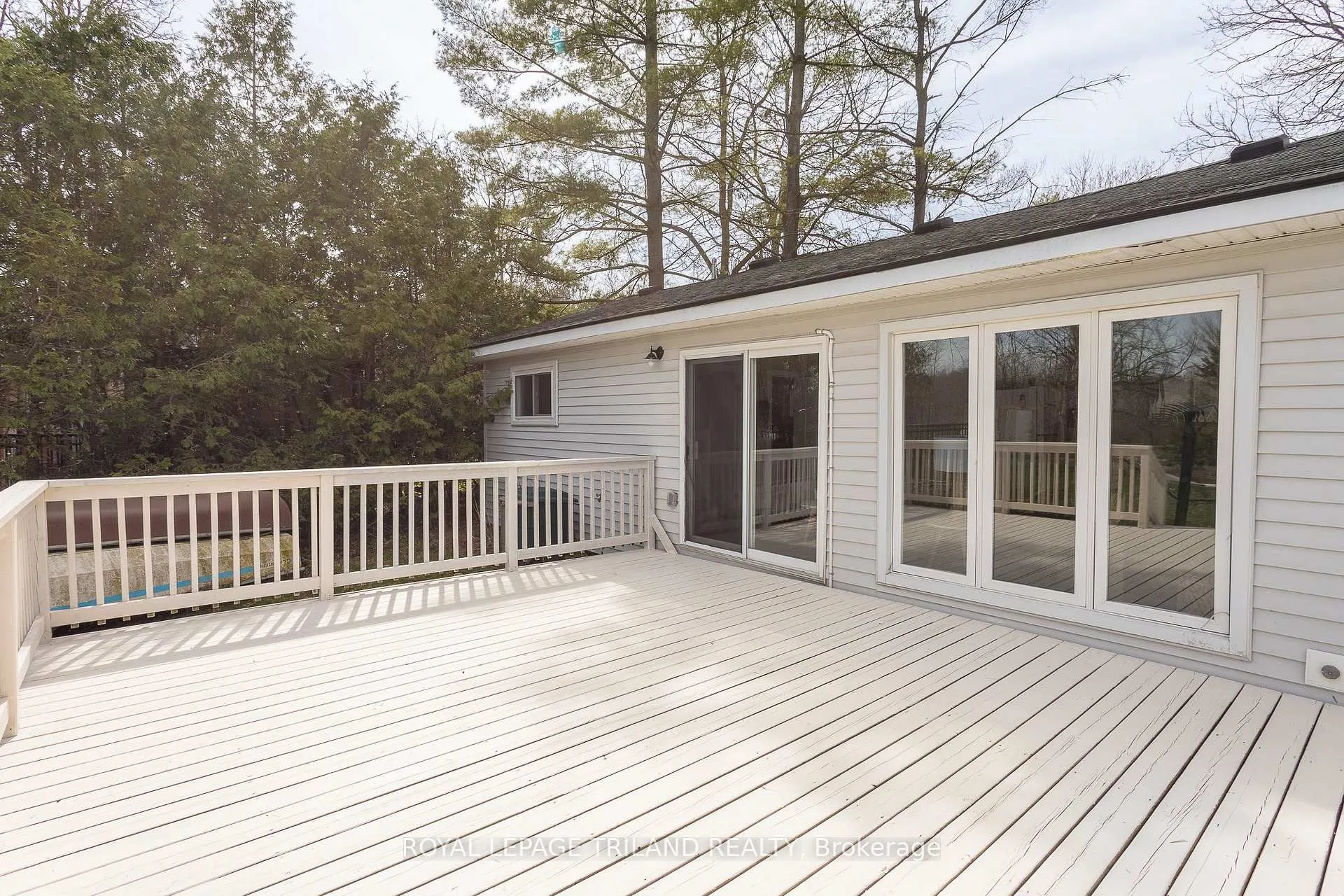 Photo 18 of 20927 Lakeside Drive, Thames Centre, Rural Thames Centre — HOMEH
